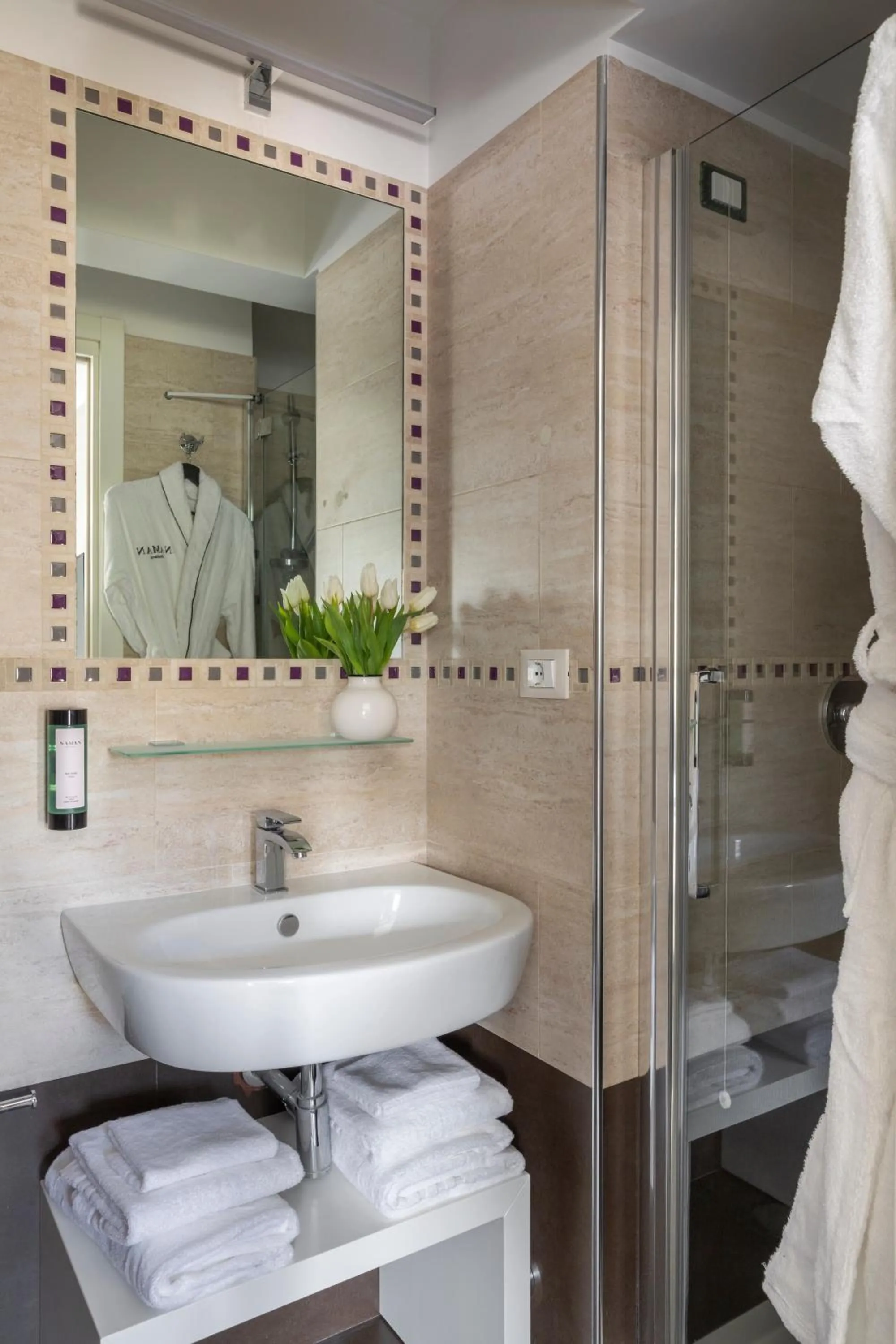 Bathroom in NAMAN HOTELLERIE - Spagna