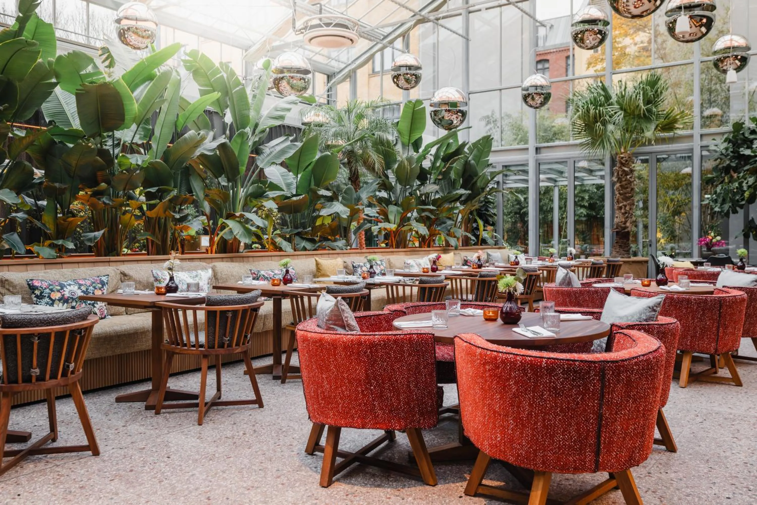 Restaurant/places to eat in sly Berlin