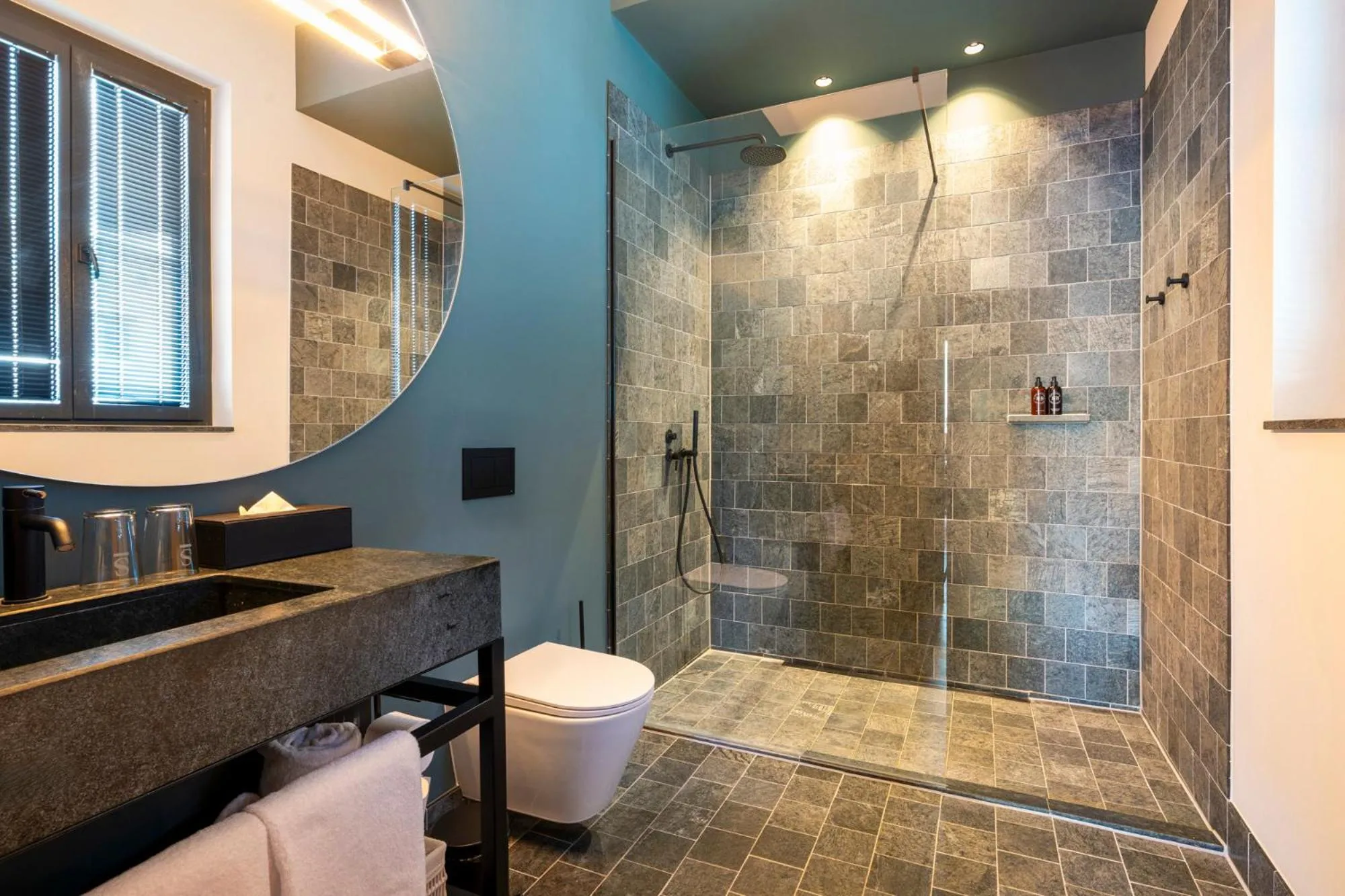 Shower in sly Berlin