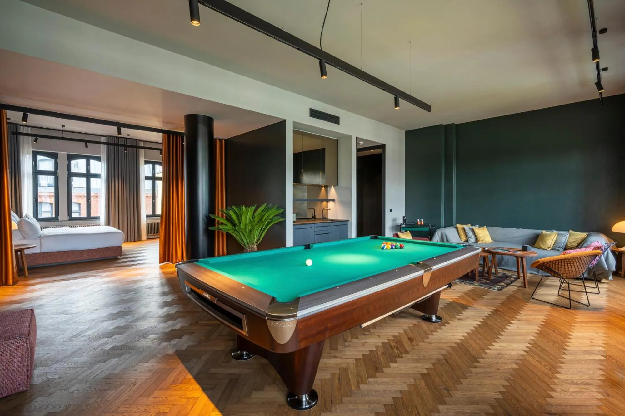 Billiard in sly Berlin