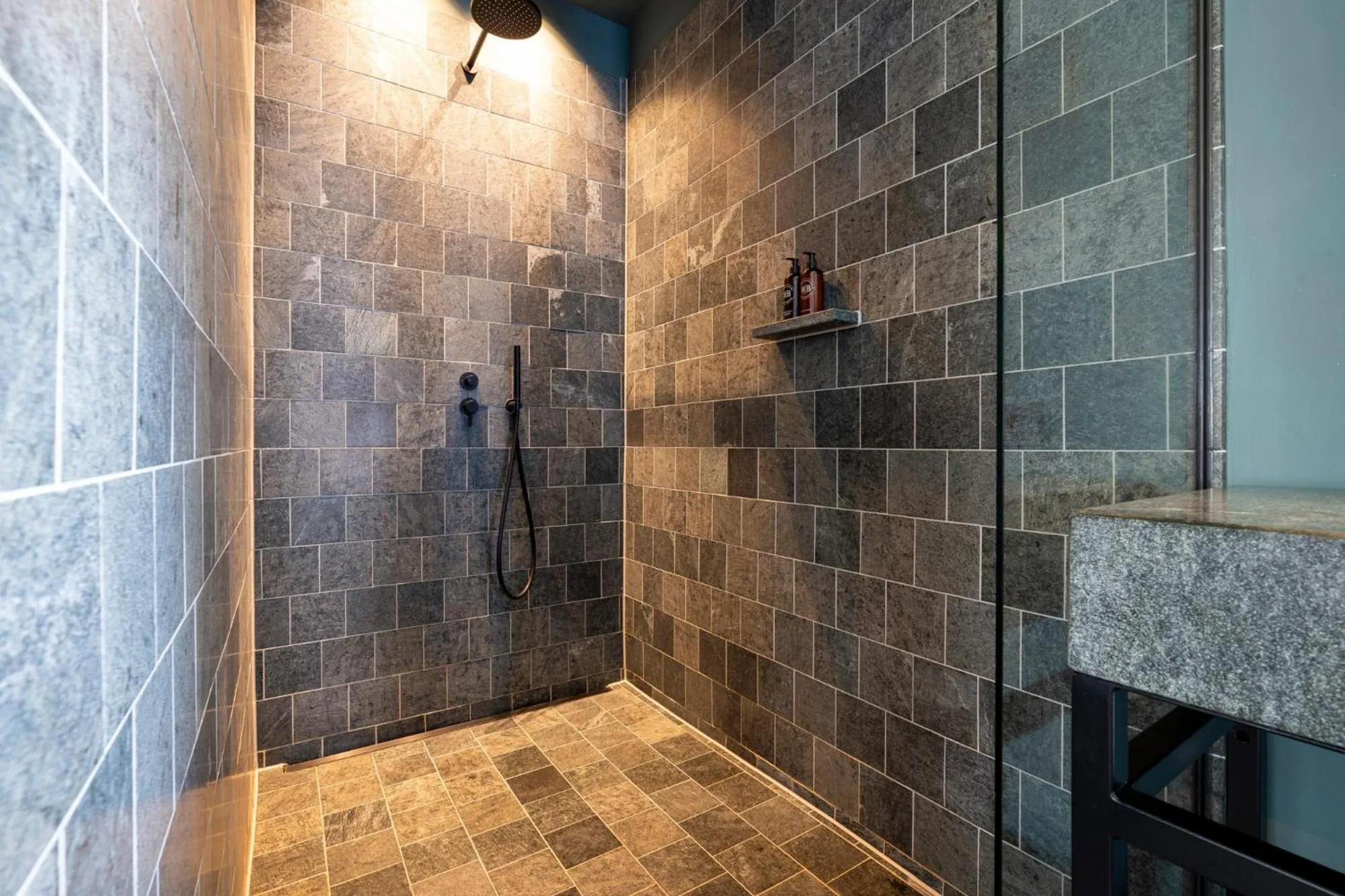 Shower in sly Berlin