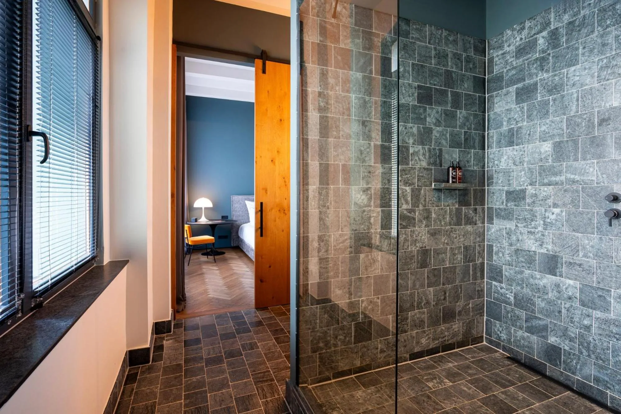 Shower in sly Berlin