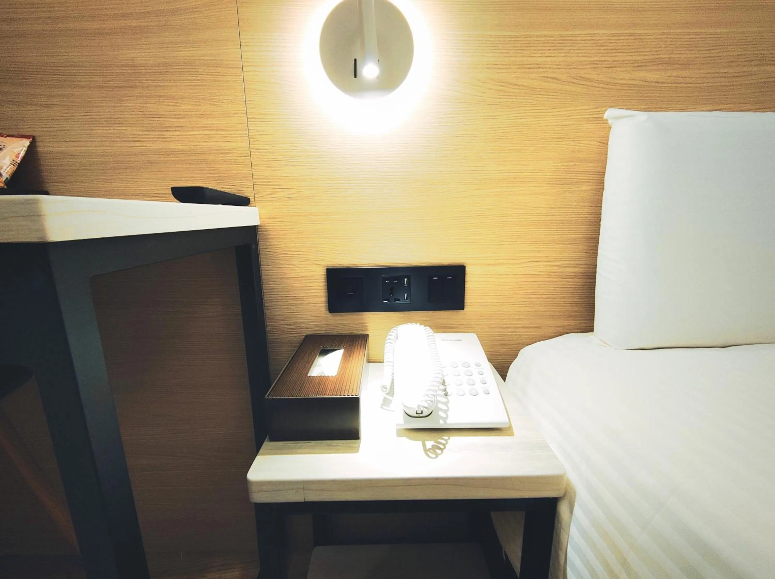 hair dresser, Bed in Hub Hotel Songshan Inn