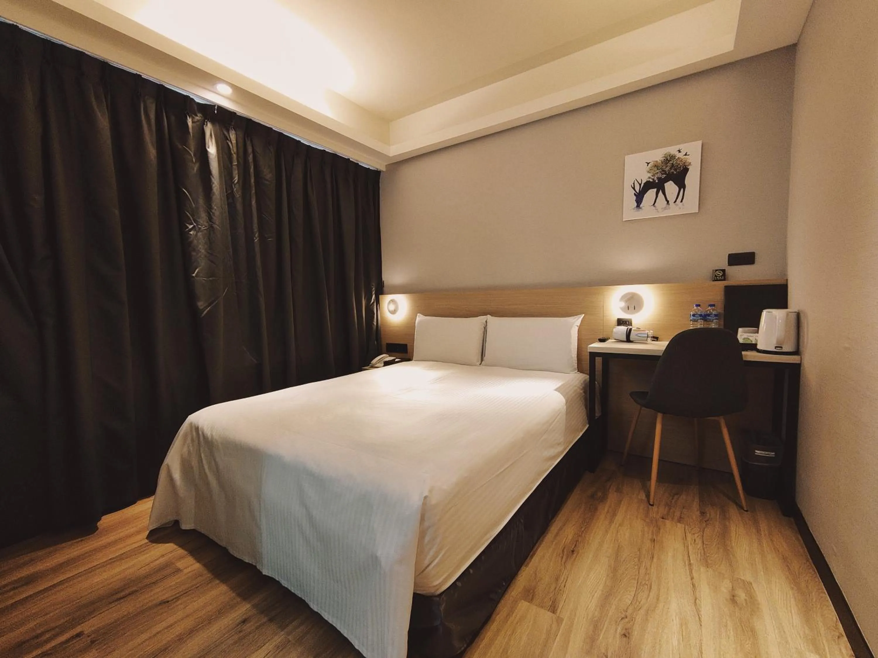 Photo of the whole room, Bed in Hub Hotel Songshan Inn