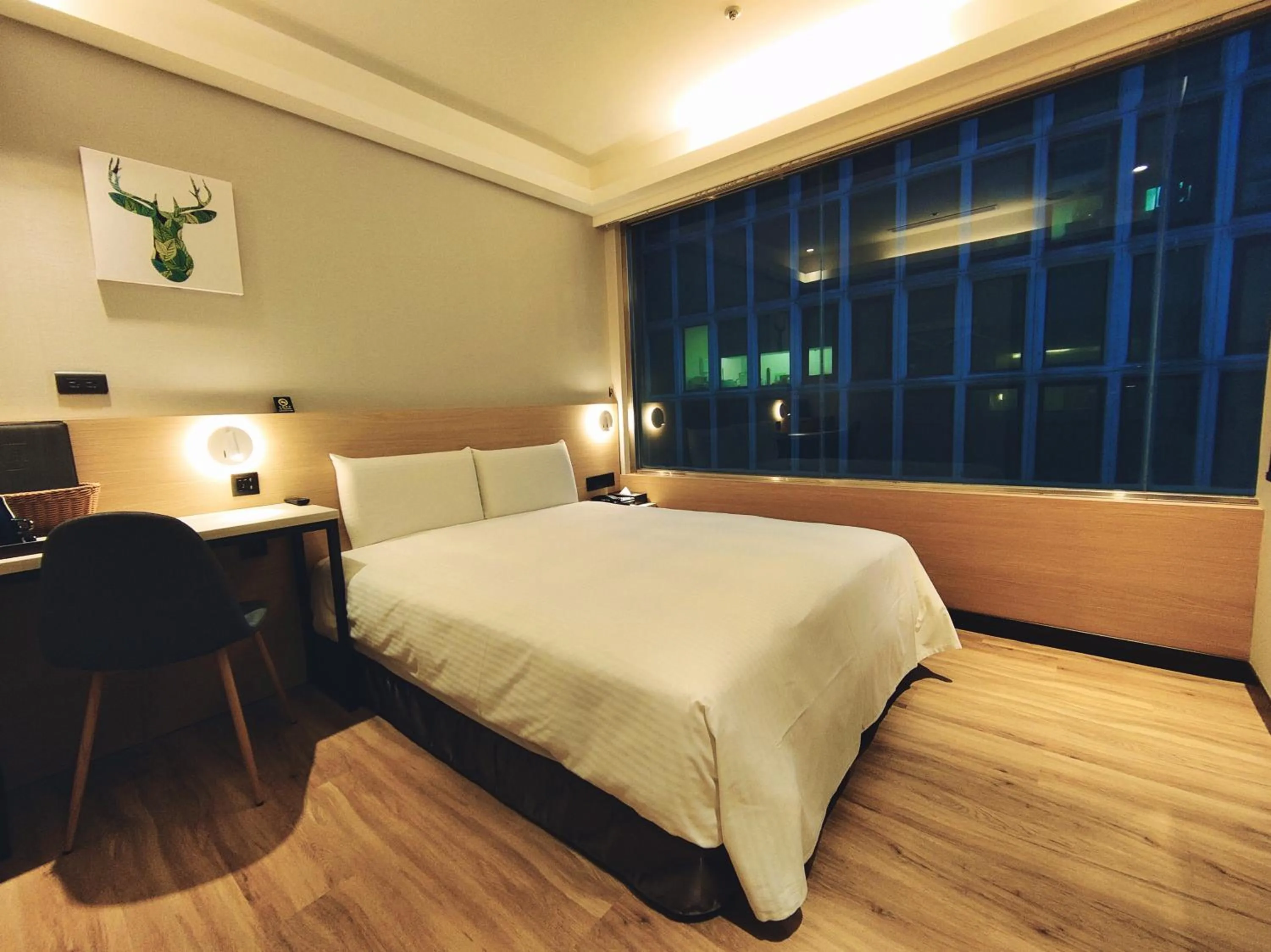 Photo of the whole room, Bed in Hub Hotel Songshan Inn