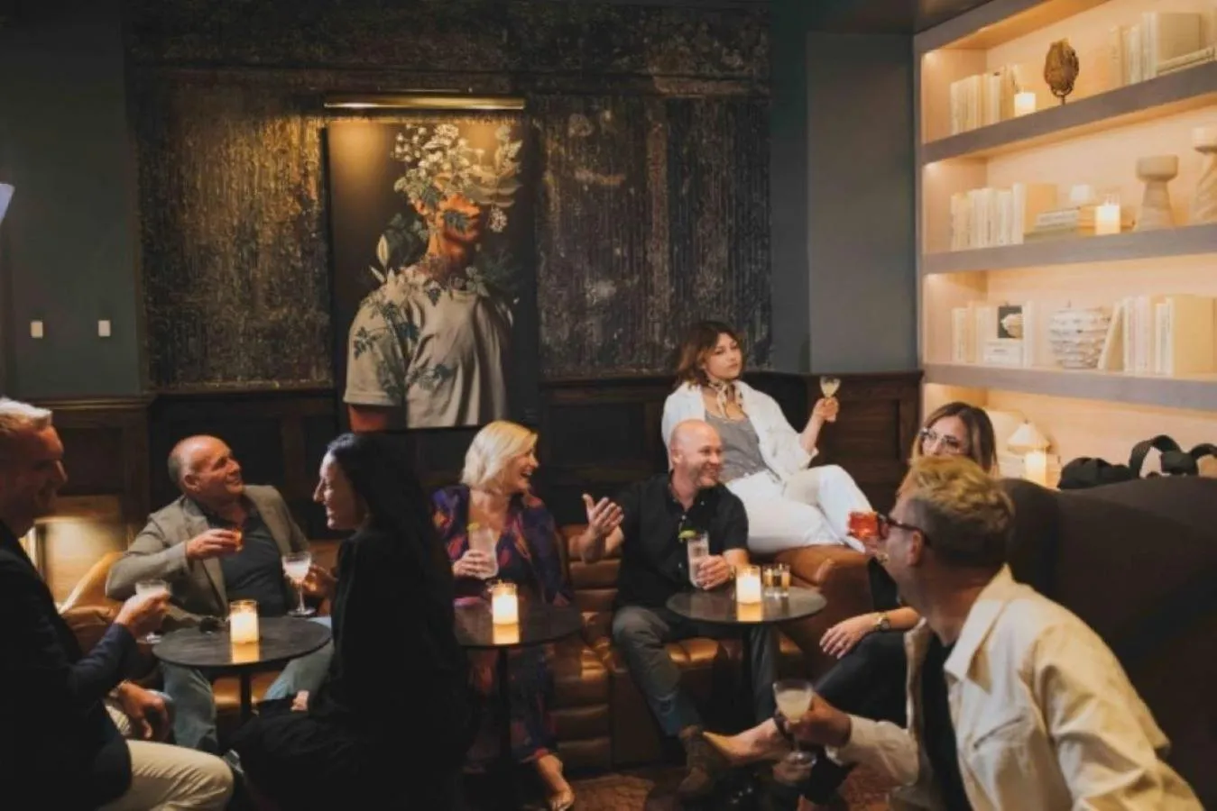 Lounge or bar in The St Laurent Guest Rooms