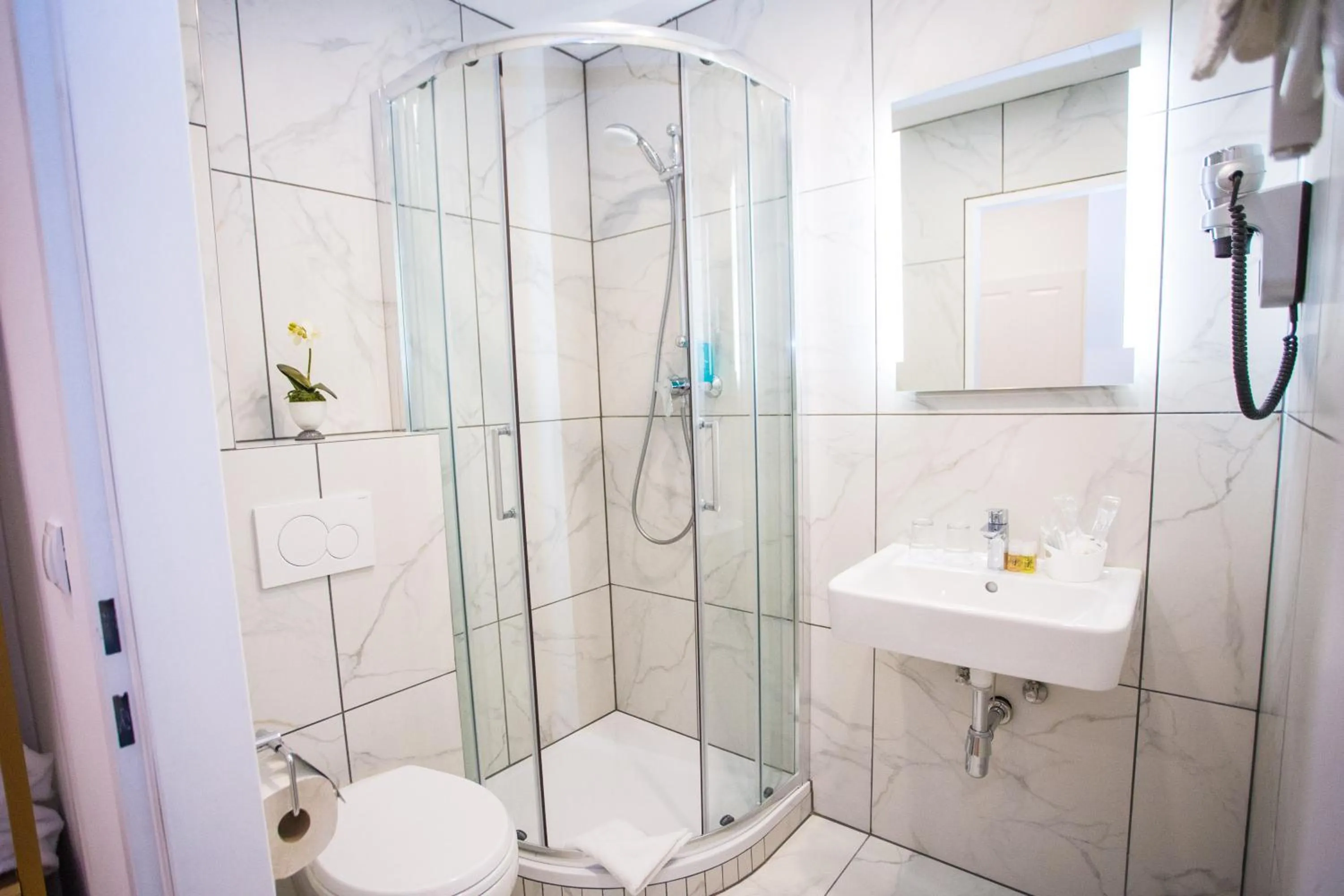 Shower in Pension Central I Self Check In