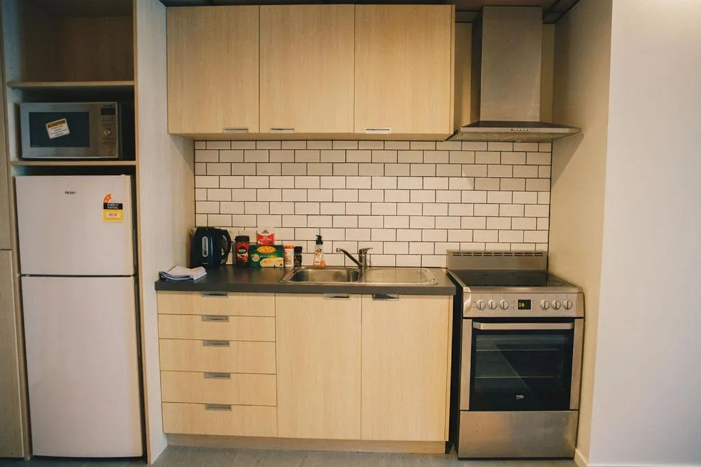 Kitchen or kitchenette in Liberty Apartment Hotel