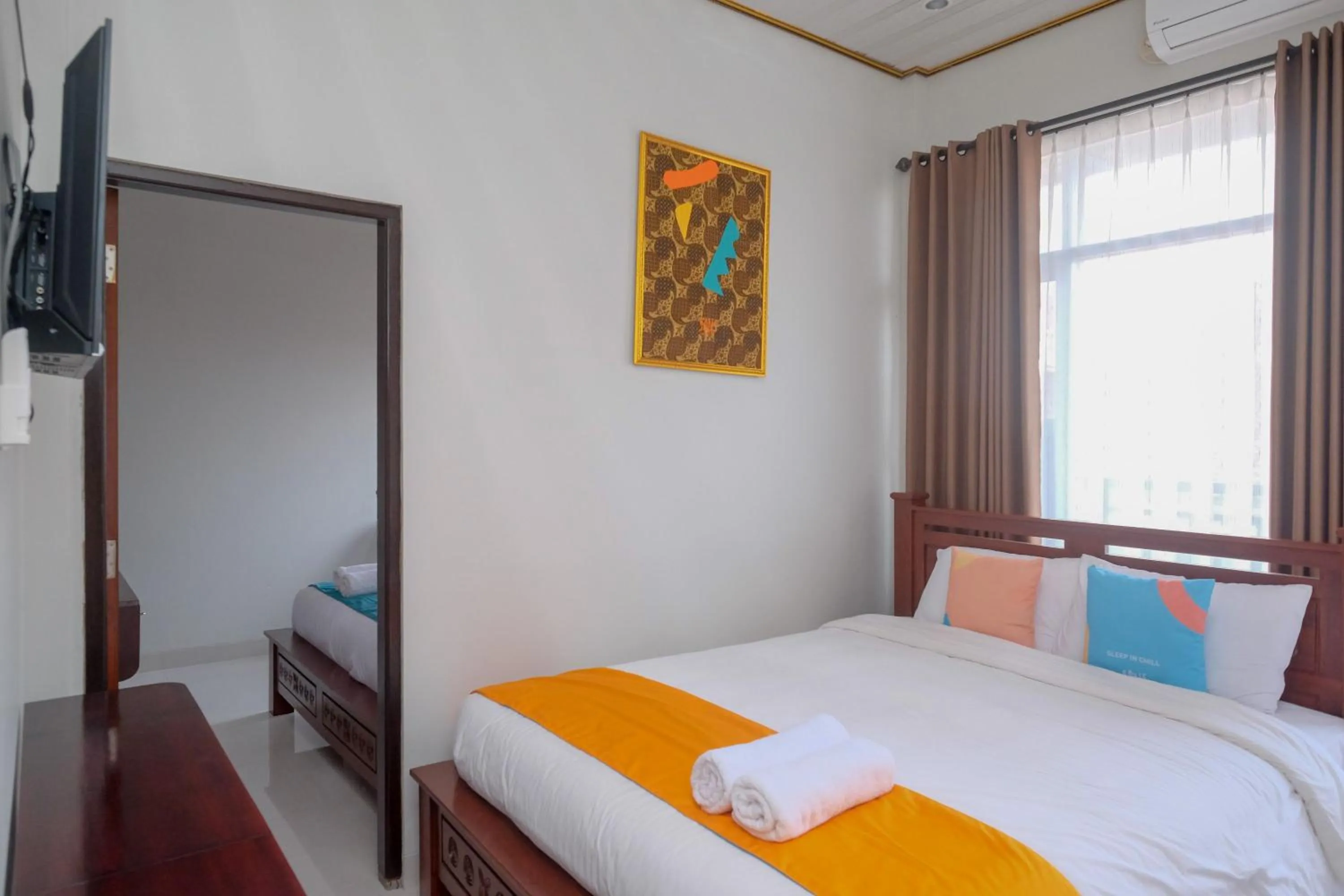 Bedroom, Bed in Sans Hotel Kumbang Yogyakarta by RedDoorz