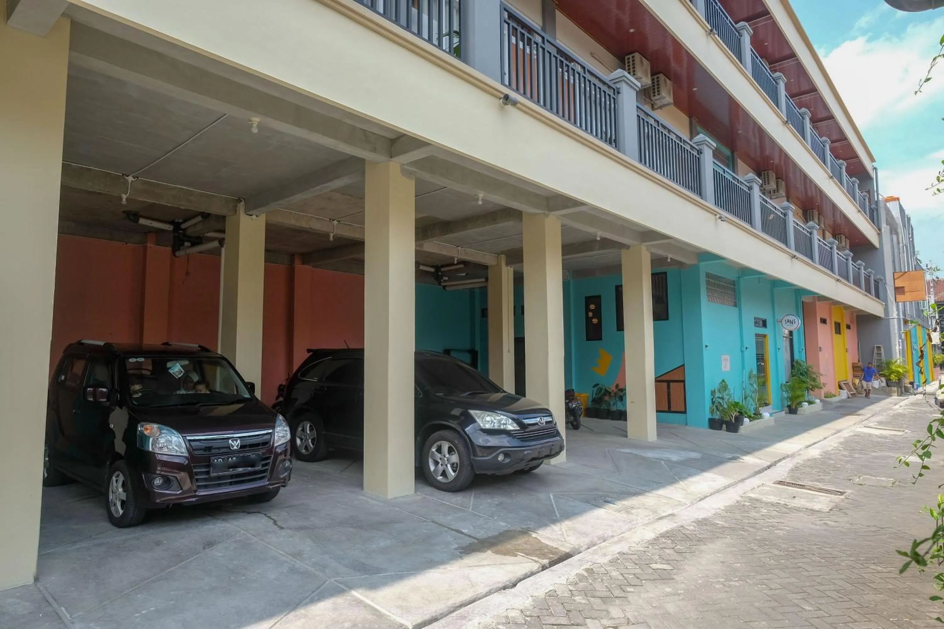 Property building in Sans Hotel Kumbang Yogyakarta by RedDoorz