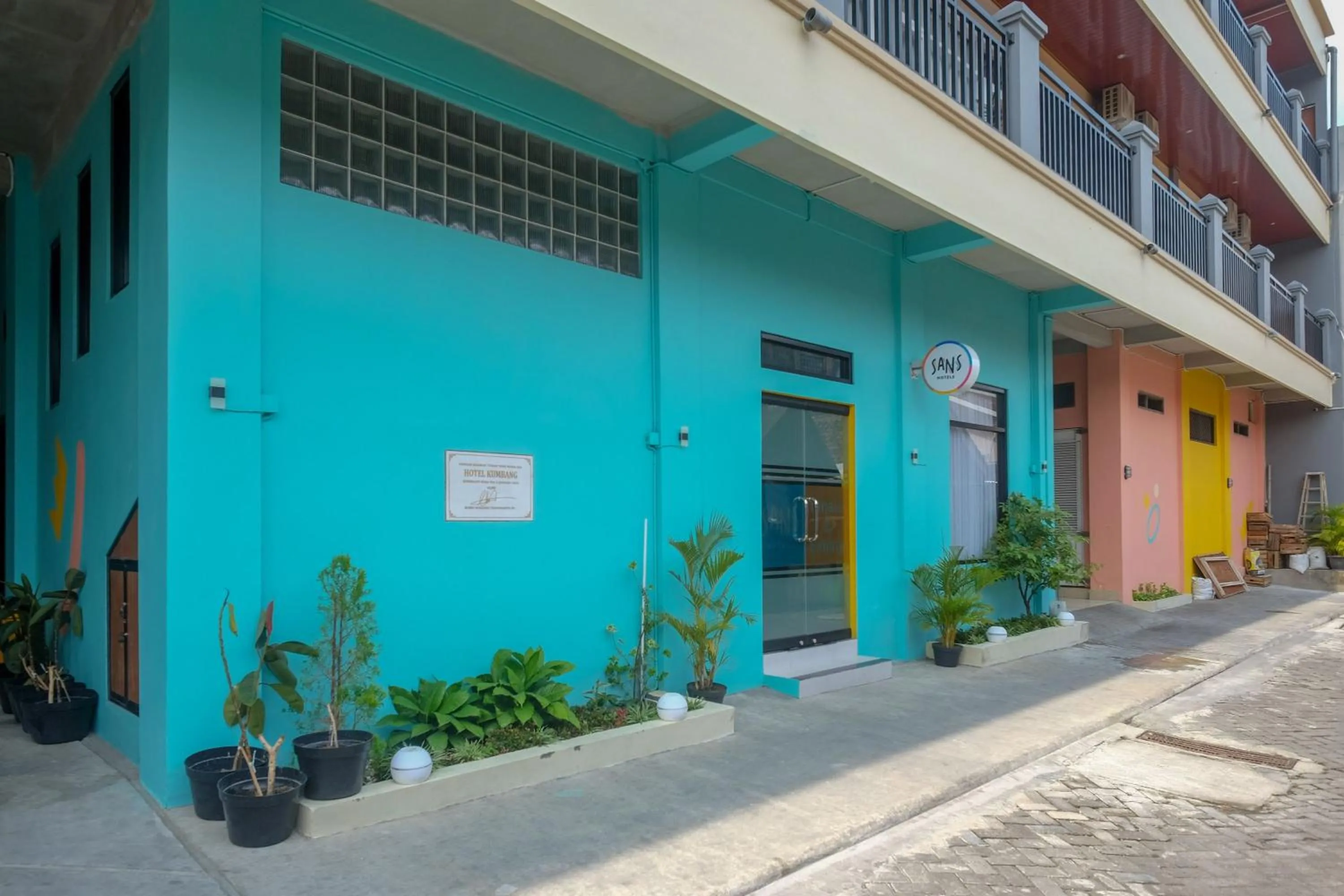 Property building in Sans Hotel Kumbang Yogyakarta by RedDoorz