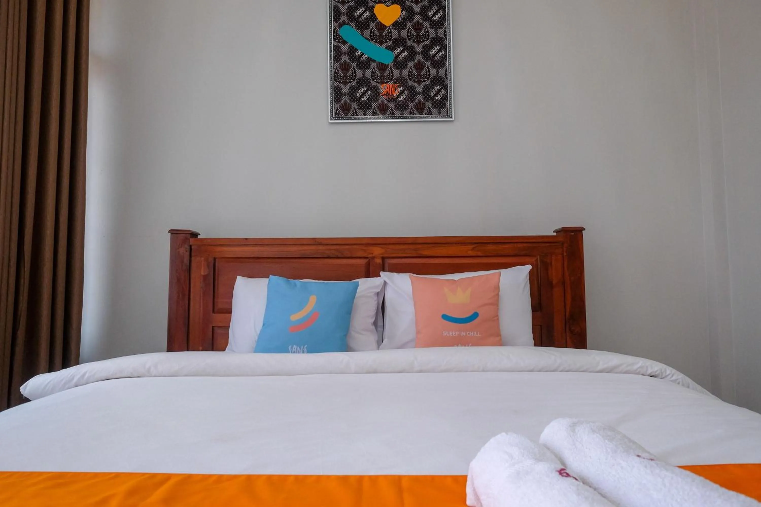 Bedroom, Bed in Sans Hotel Kumbang Yogyakarta by RedDoorz