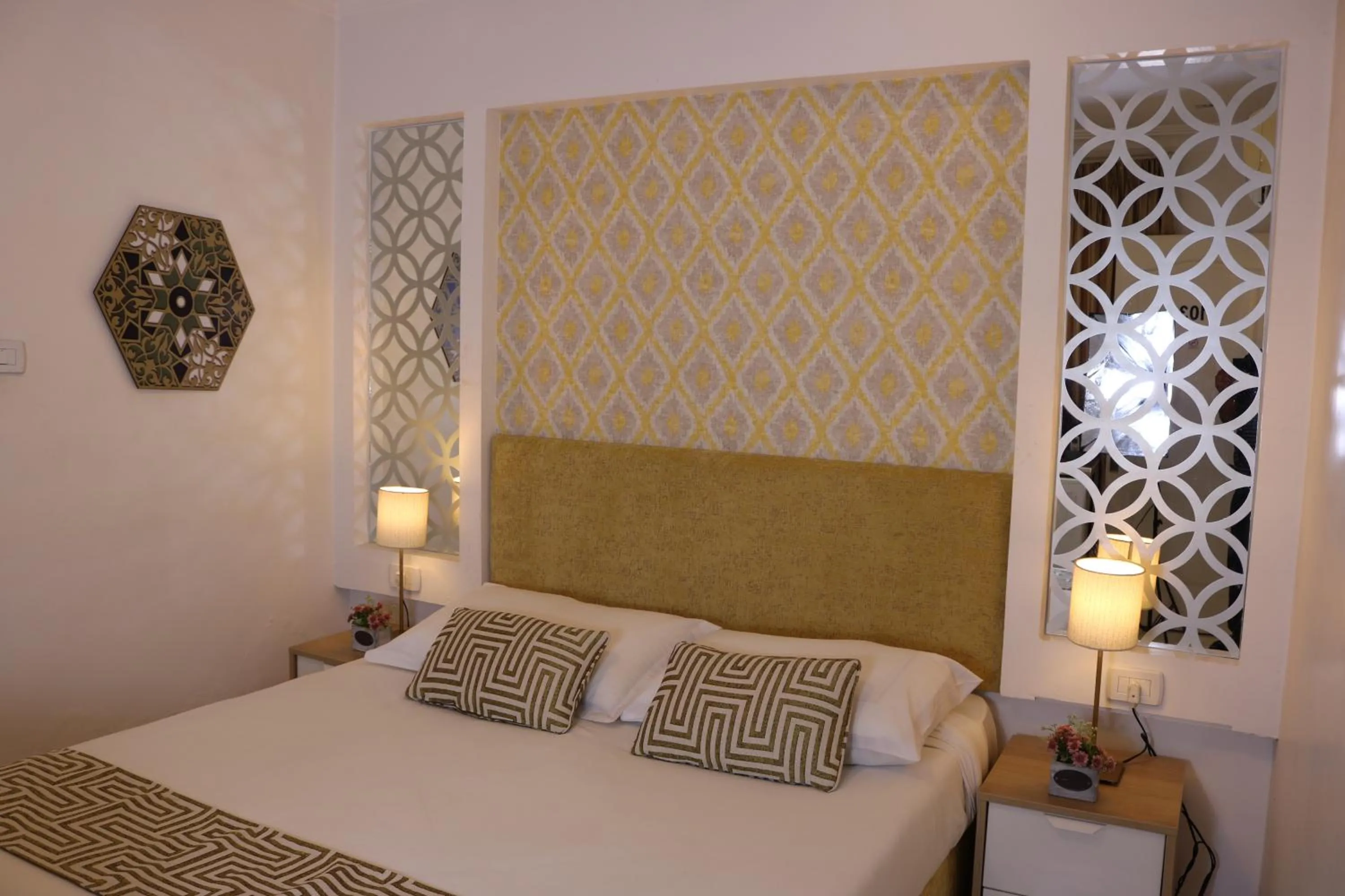 Bedroom, Bed in Gallery Hotel