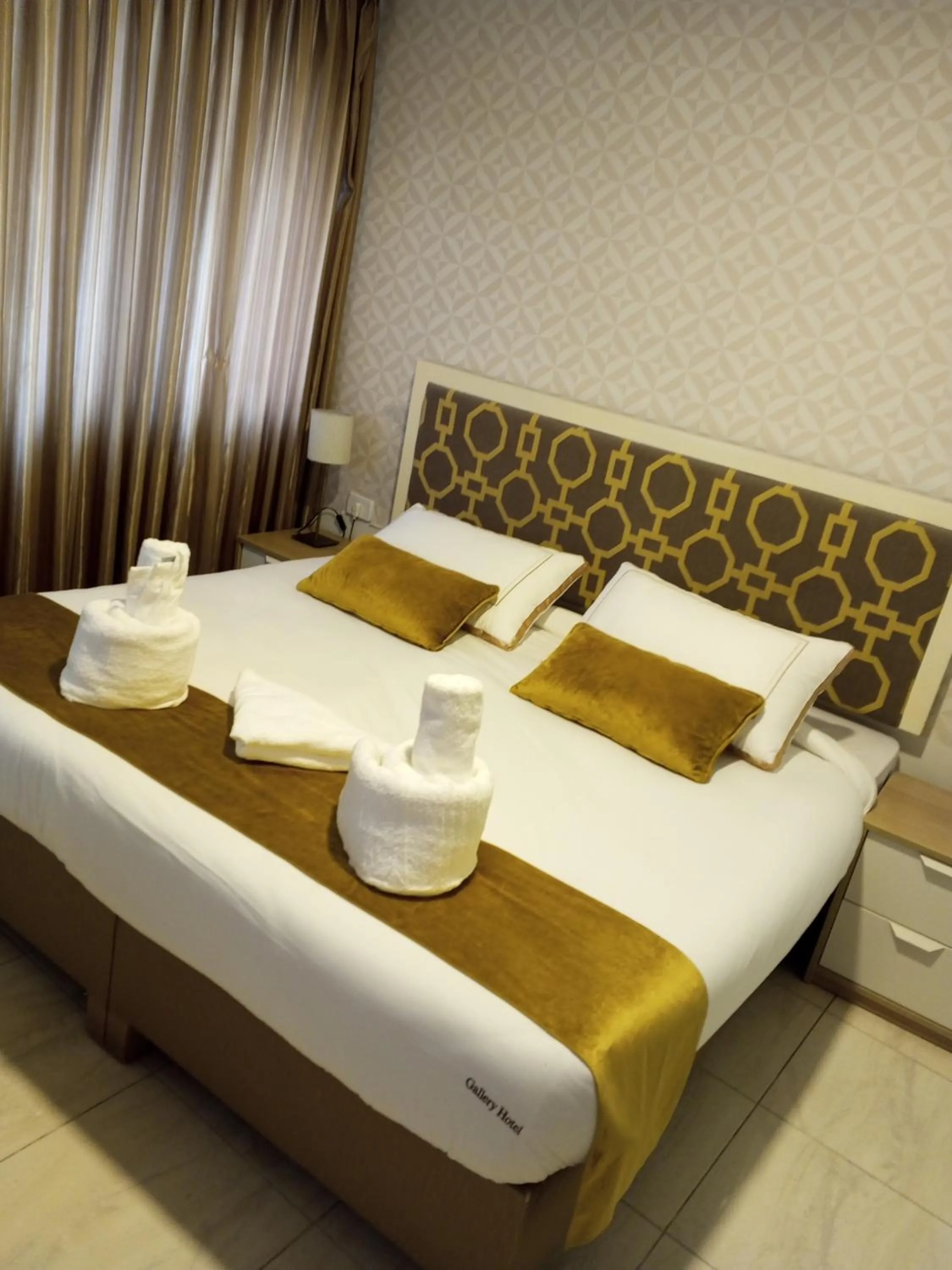 Bedroom, Bed in Gallery Hotel