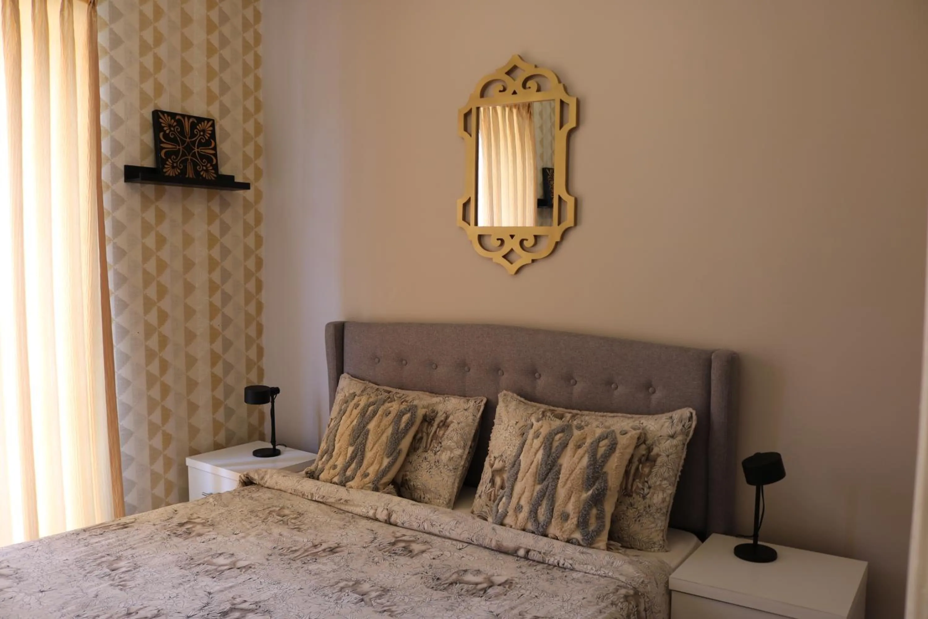 Bedroom, Bed in Gallery Hotel