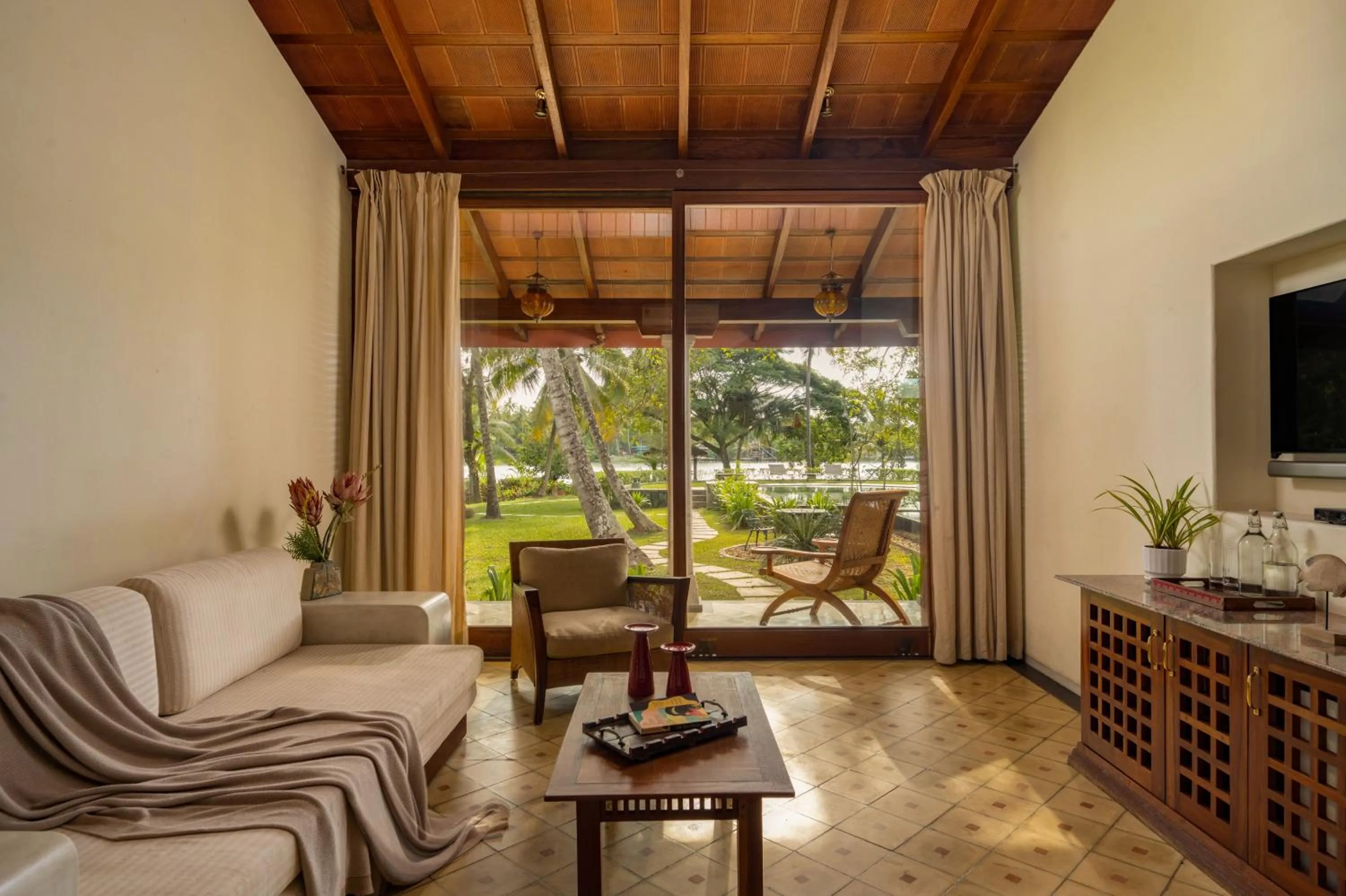 TV and multimedia in Baymaas LakeHouse