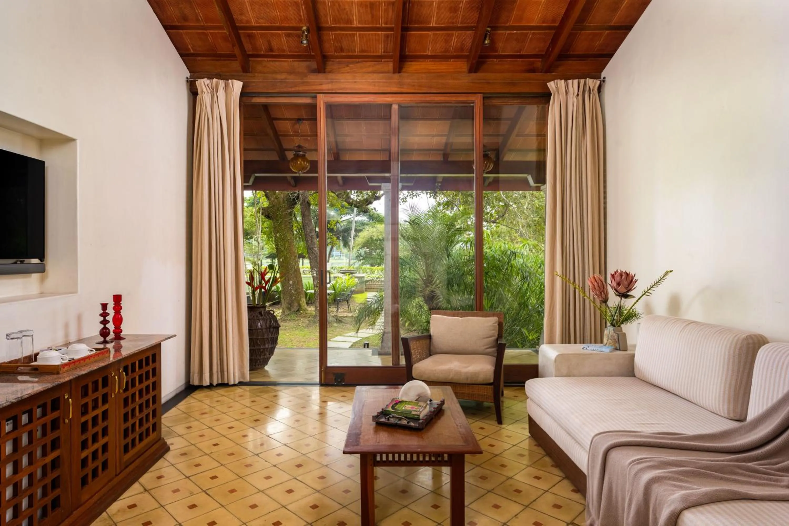 TV and multimedia in Baymaas LakeHouse