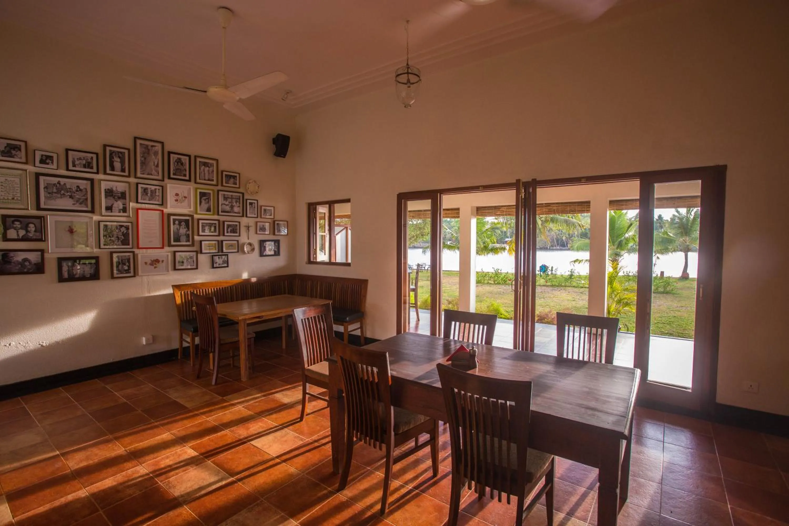 Dining area in Baymaas LakeHouse