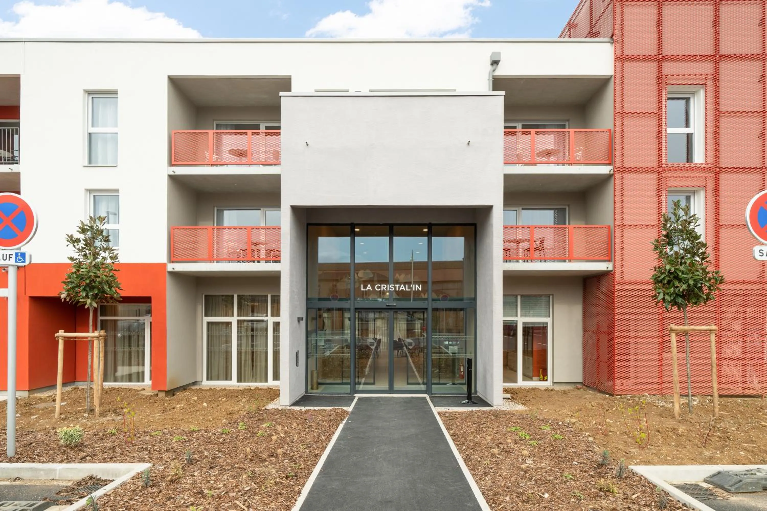 Facade/entrance in Domitys La Cristal'In