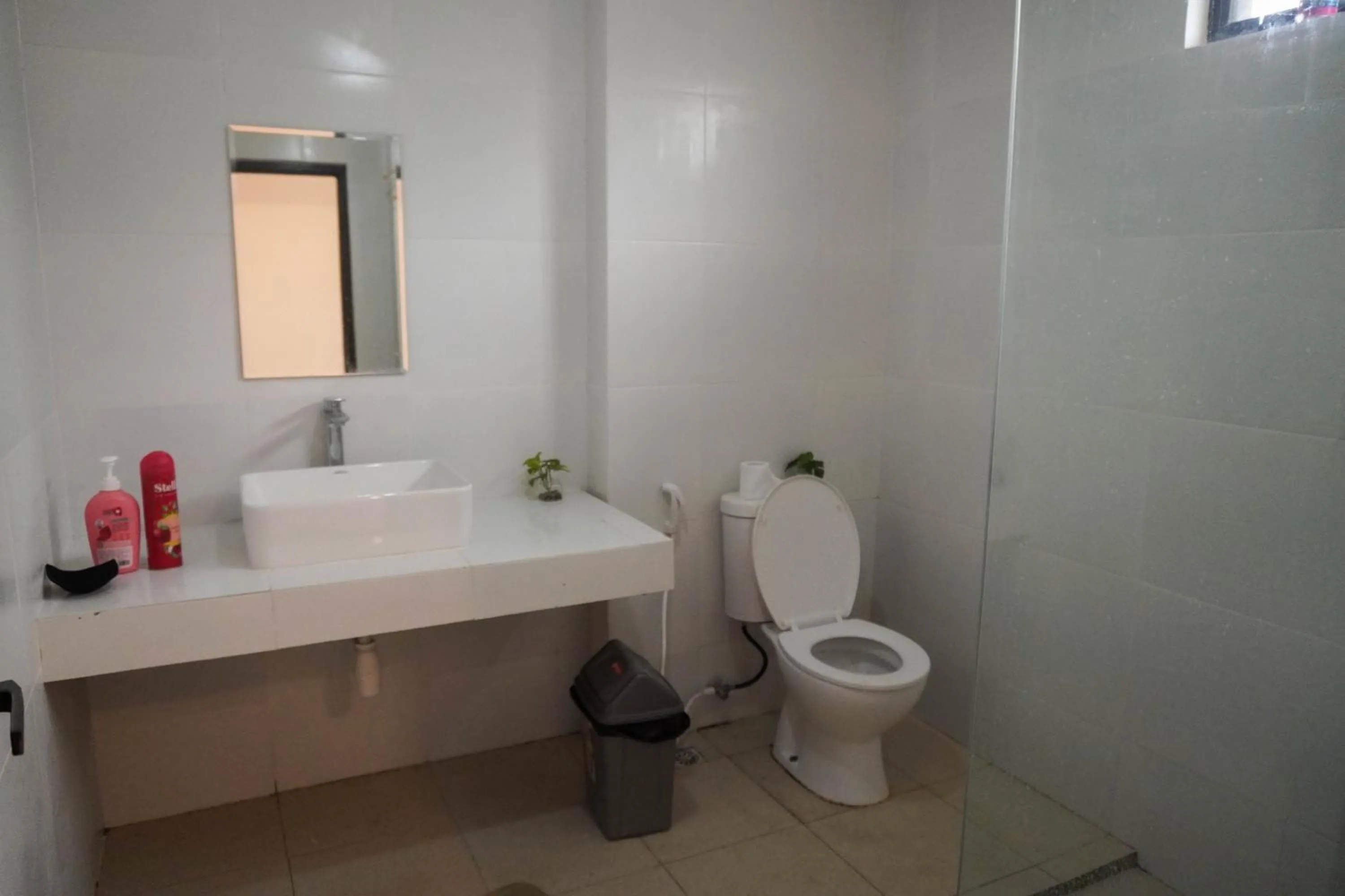 Toilet in Indonesia Backpacker Hostels