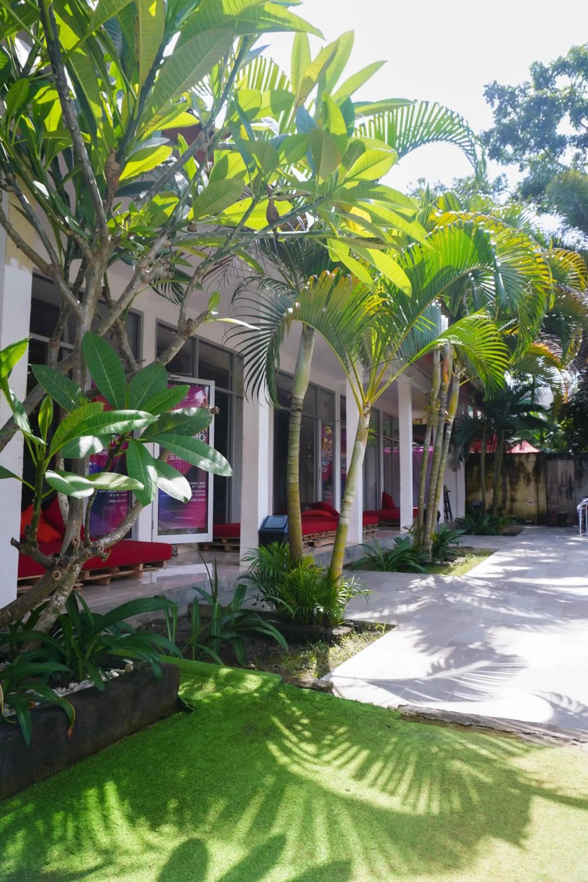 Property building in Indonesia Backpacker Hostels