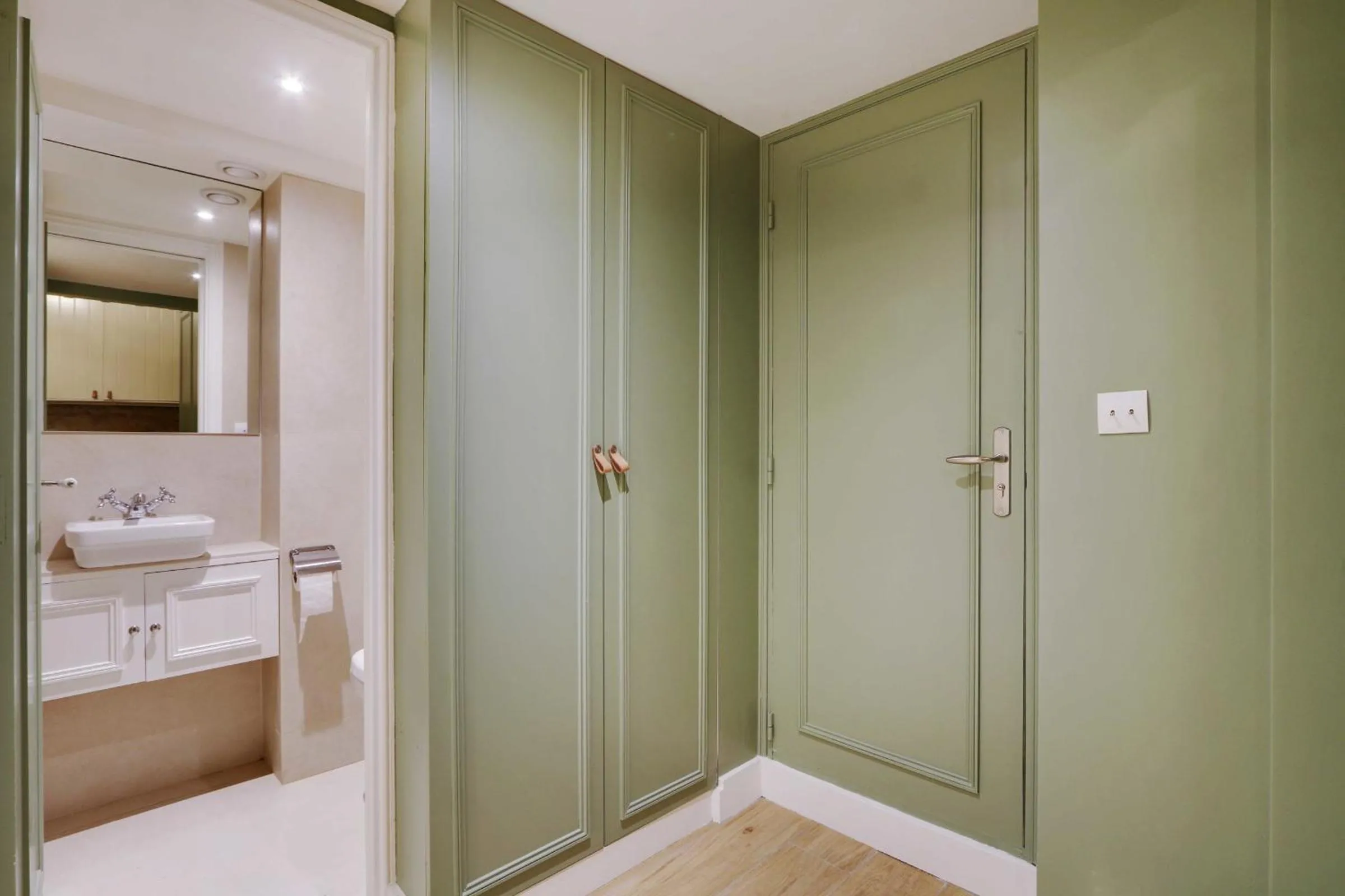 Bathroom, Bed in Charming apartment - 2BR-6P - Rue mouffertard
