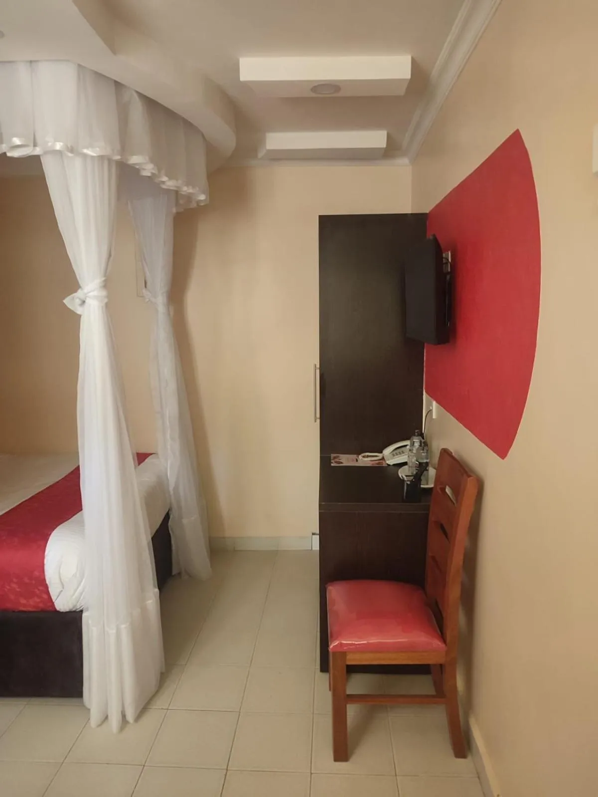 Bed in Gardens Executive Suites