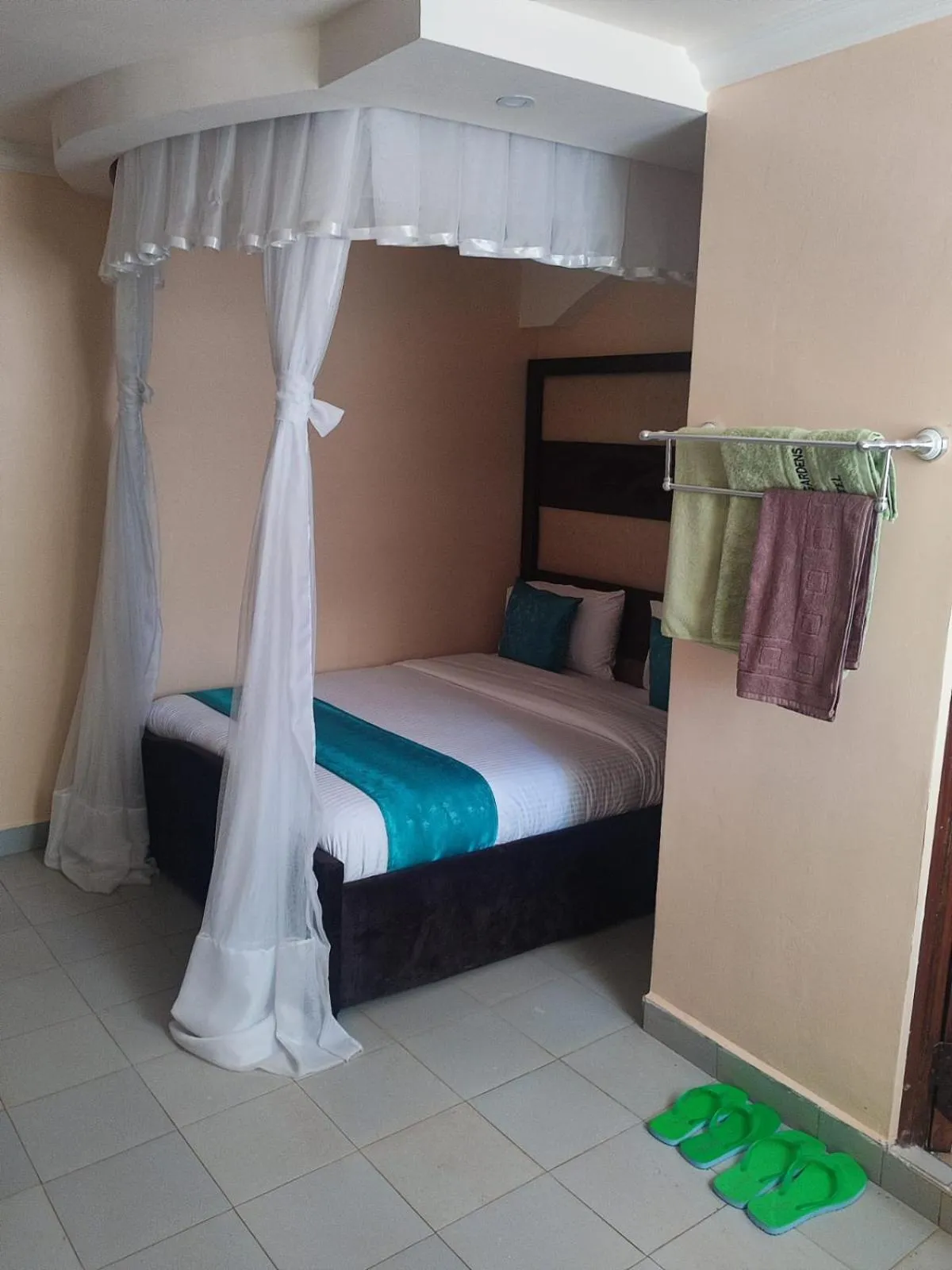 Bed in Gardens Executive Suites