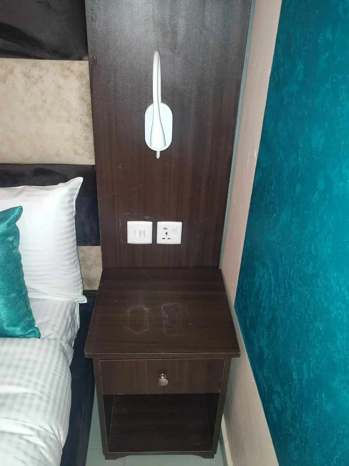 Bed in Gardens Executive Suites