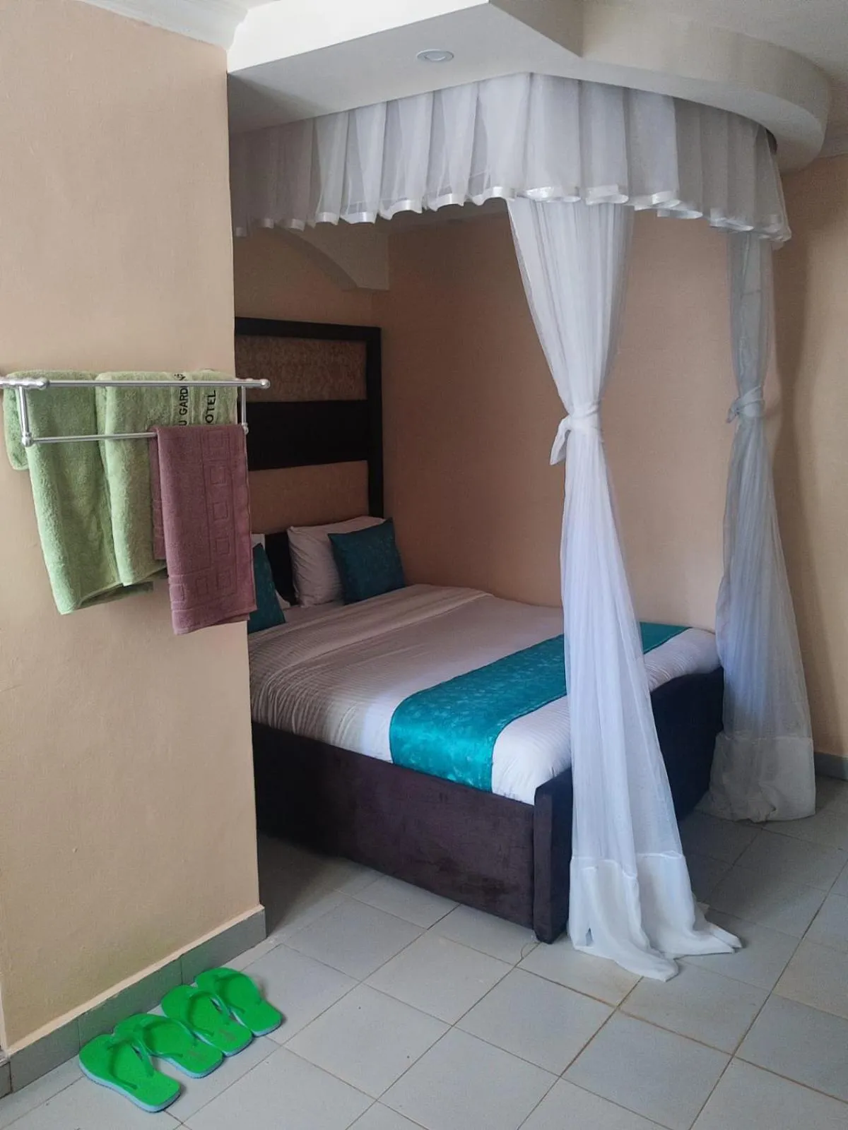 Bed in Gardens Executive Suites