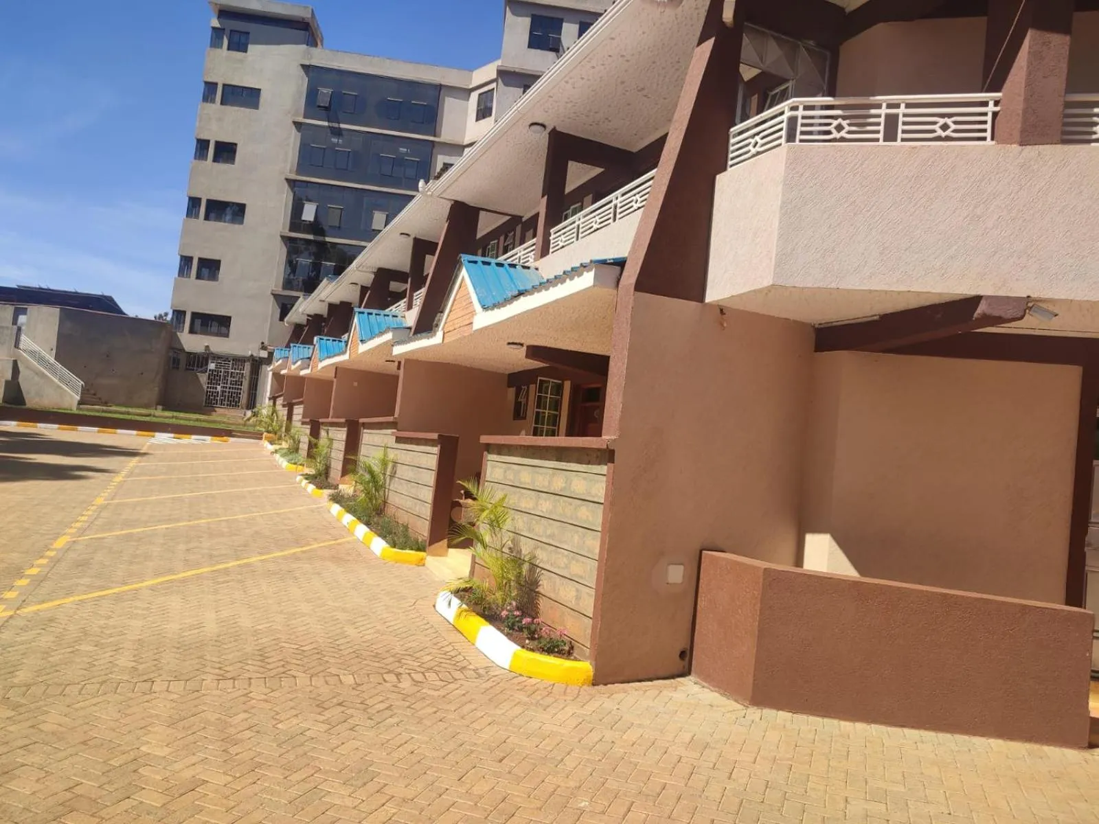 Property building in Gardens Executive Suites
