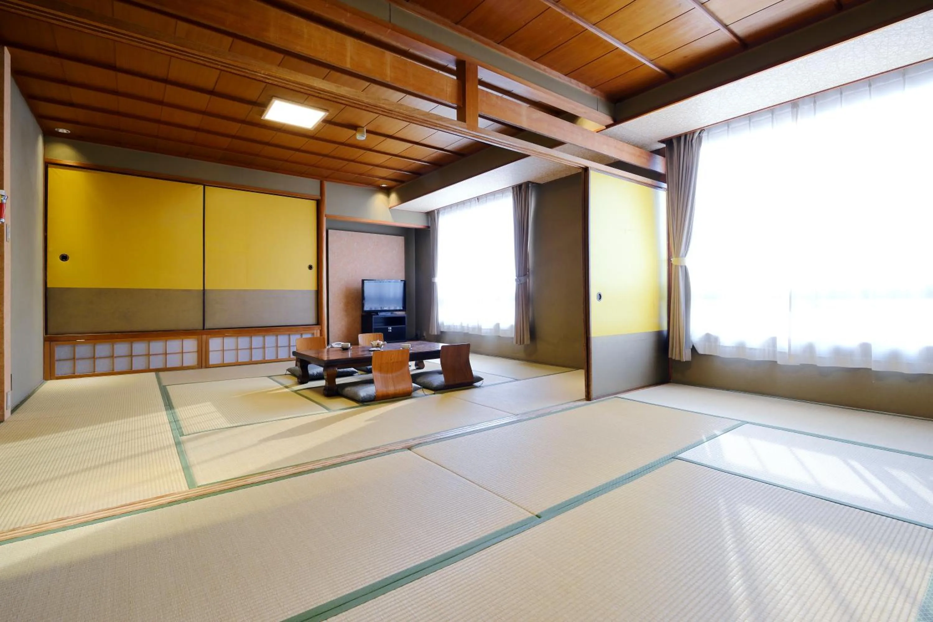 Photo of the whole room in Hotel Seiryu Japanese Spa inn with spectacular view in Osaka