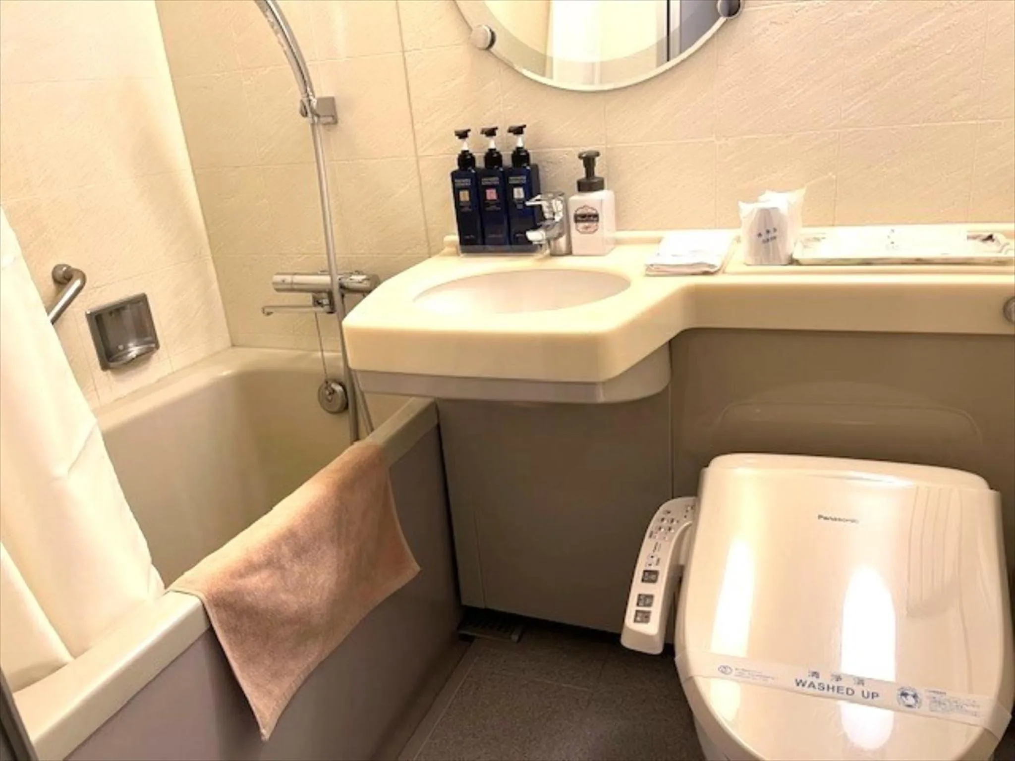 Photo of the whole room in Hotel Seiryu Japanese Spa inn with spectacular view in Osaka