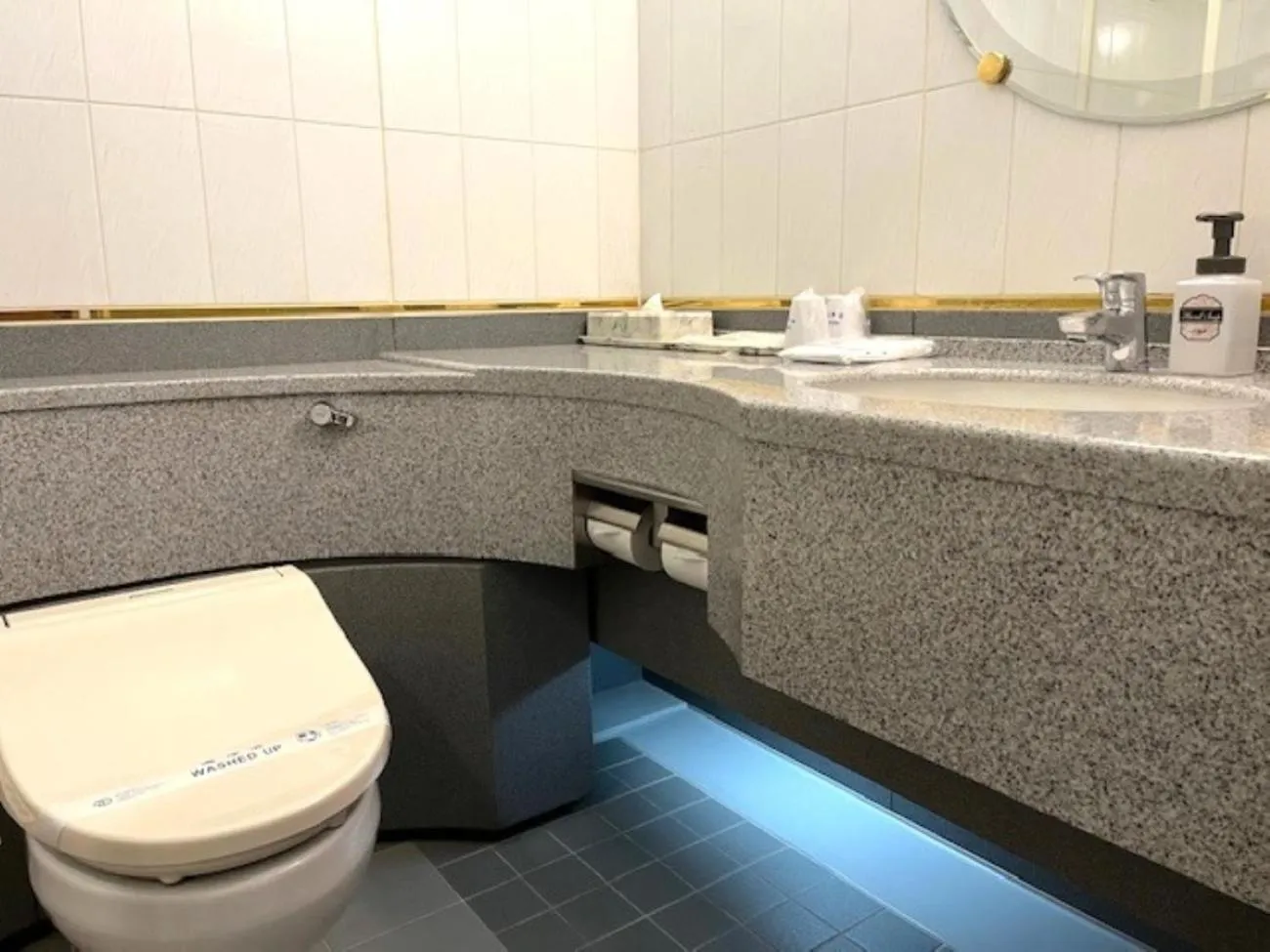 Toilet in Hotel Seiryu Japanese Spa inn with spectacular view in Osaka