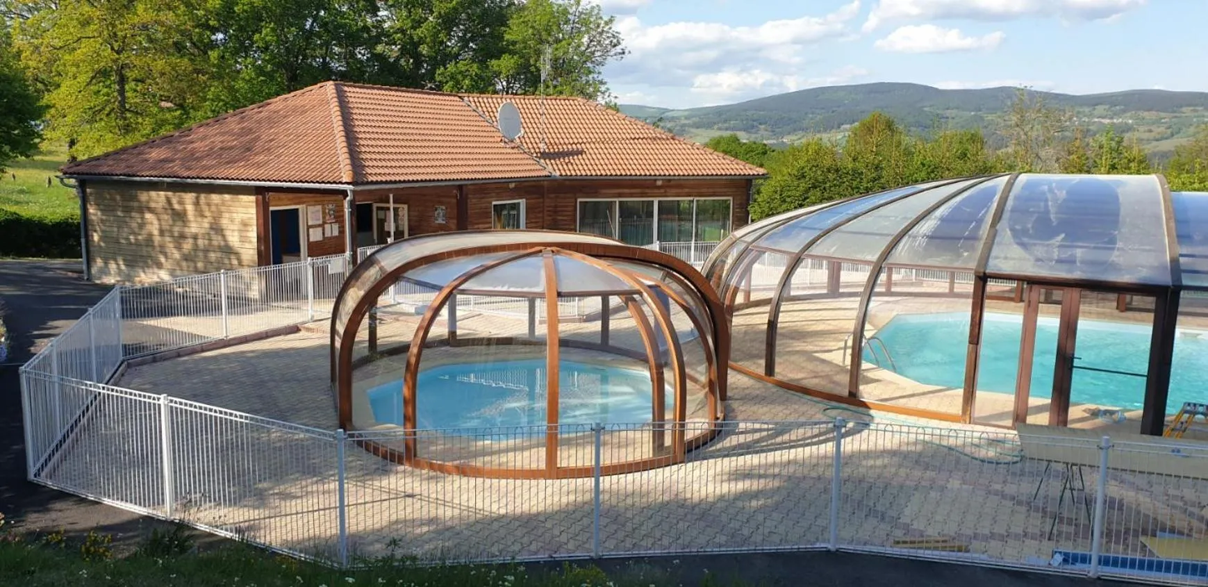 Swimming pool in Les Chalets de la MARGERIDE