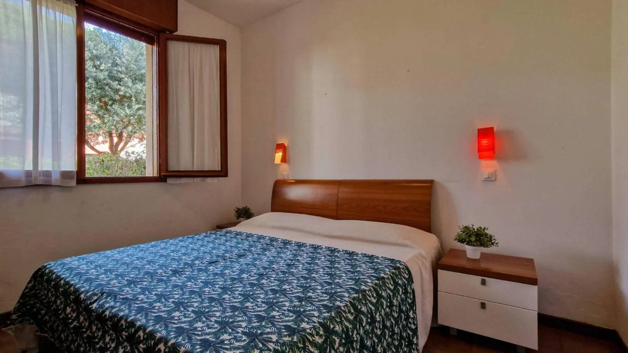 Bed in Bright flat in residence with pool - Beahost