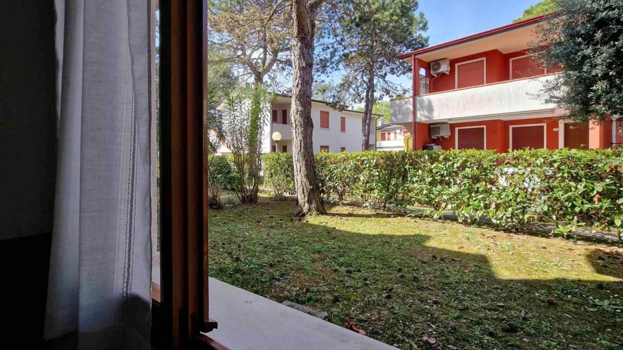 Bright flat in residence with pool - Beahost