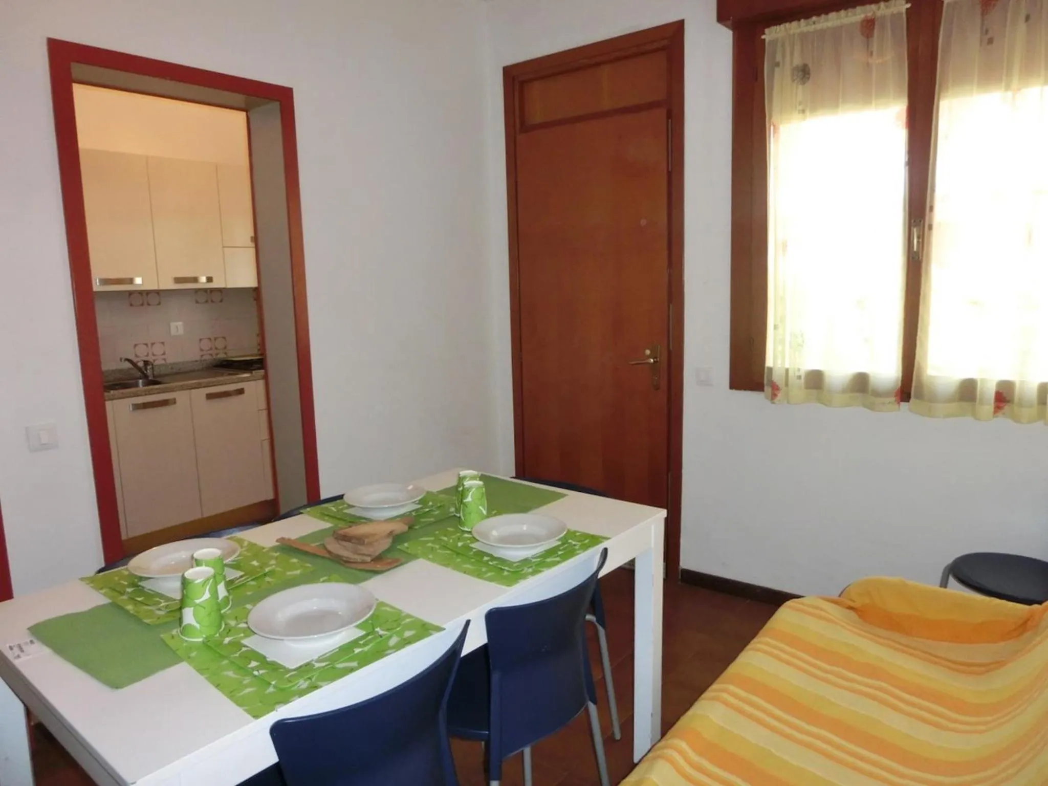 Restaurant/places to eat in Bright flat in residence with pool - Beahost