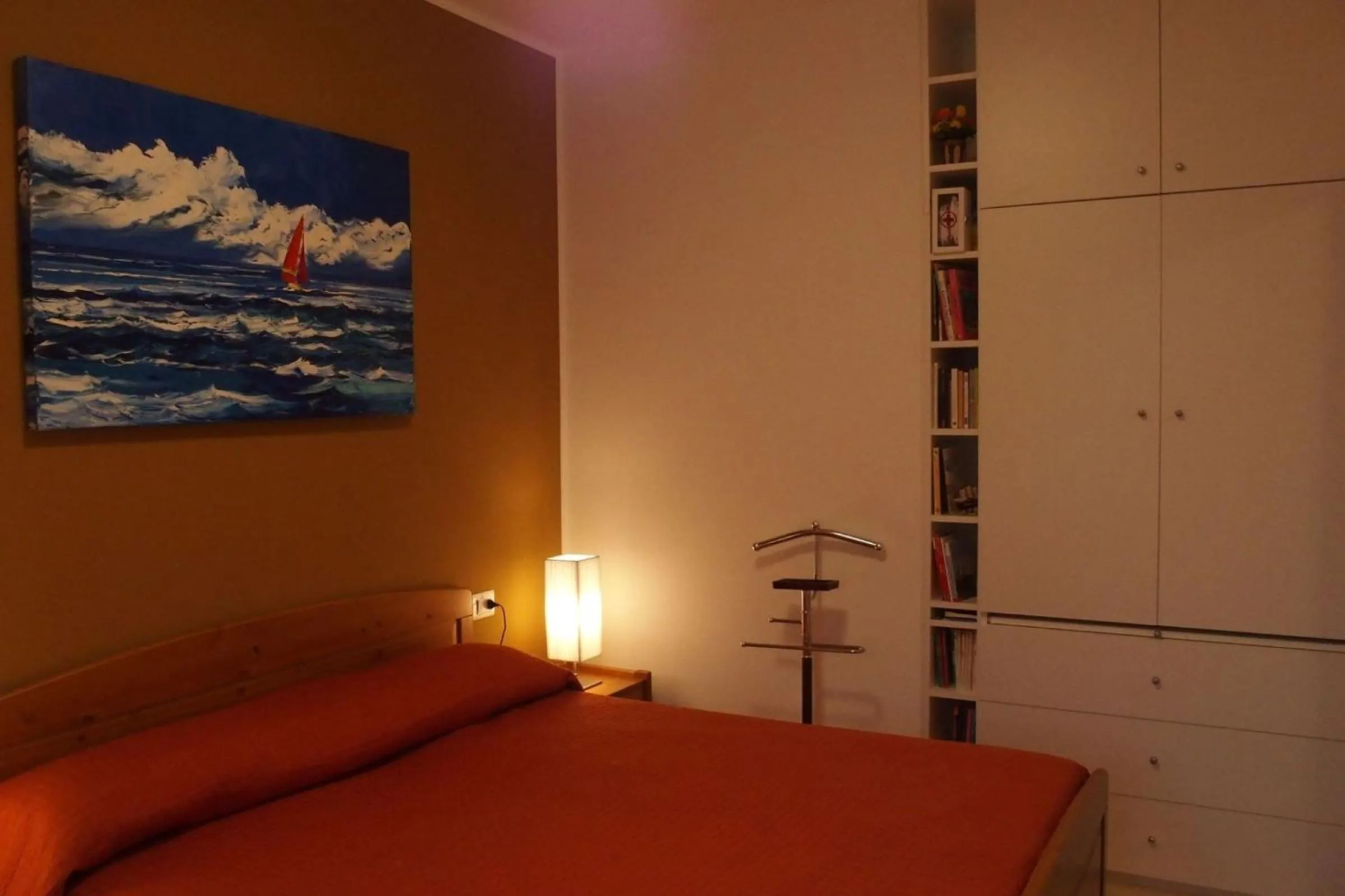 Bedroom, Bed in Modern flat with garden - Beahost