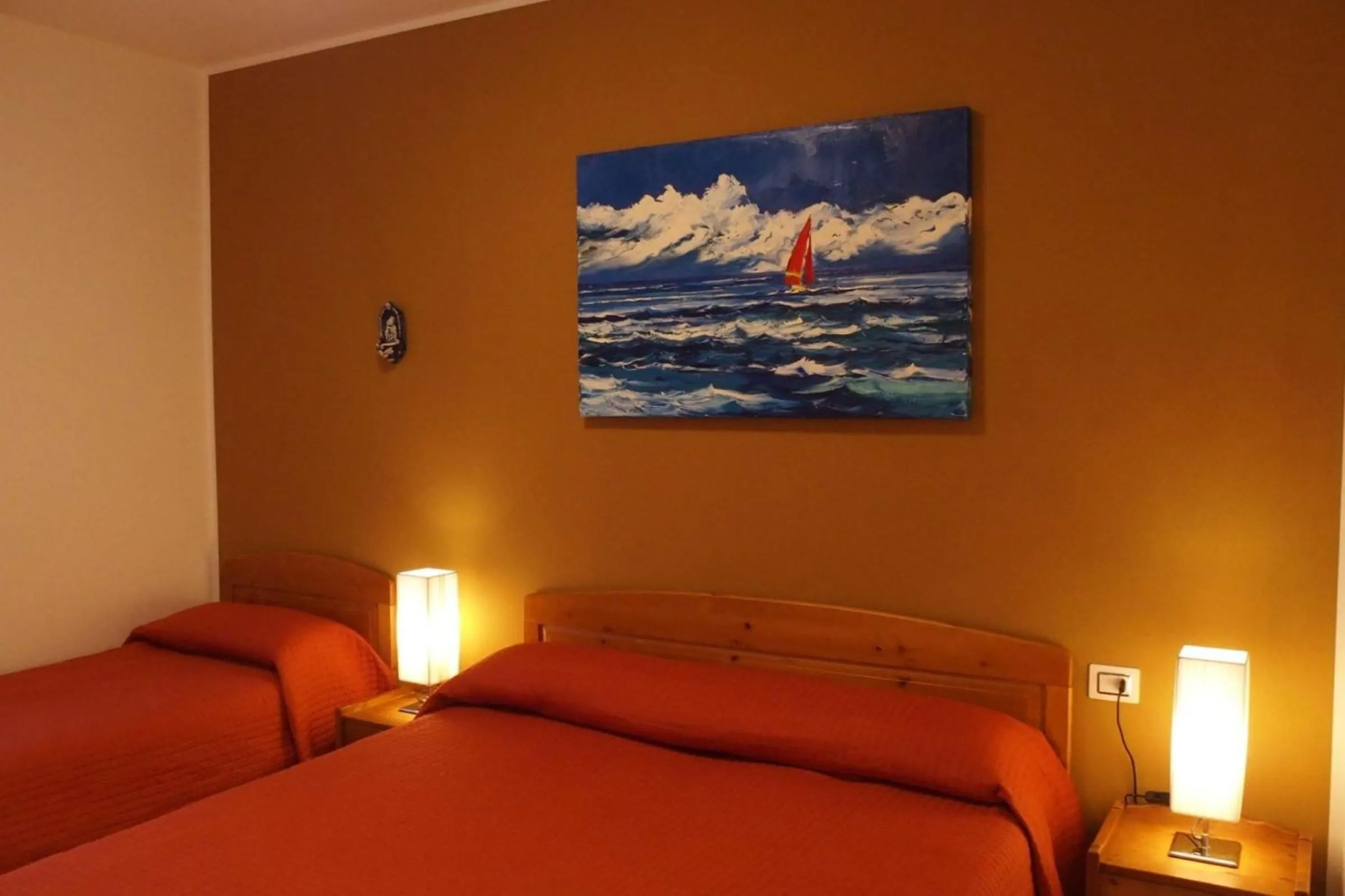Bedroom, Bed in Modern flat with garden - Beahost