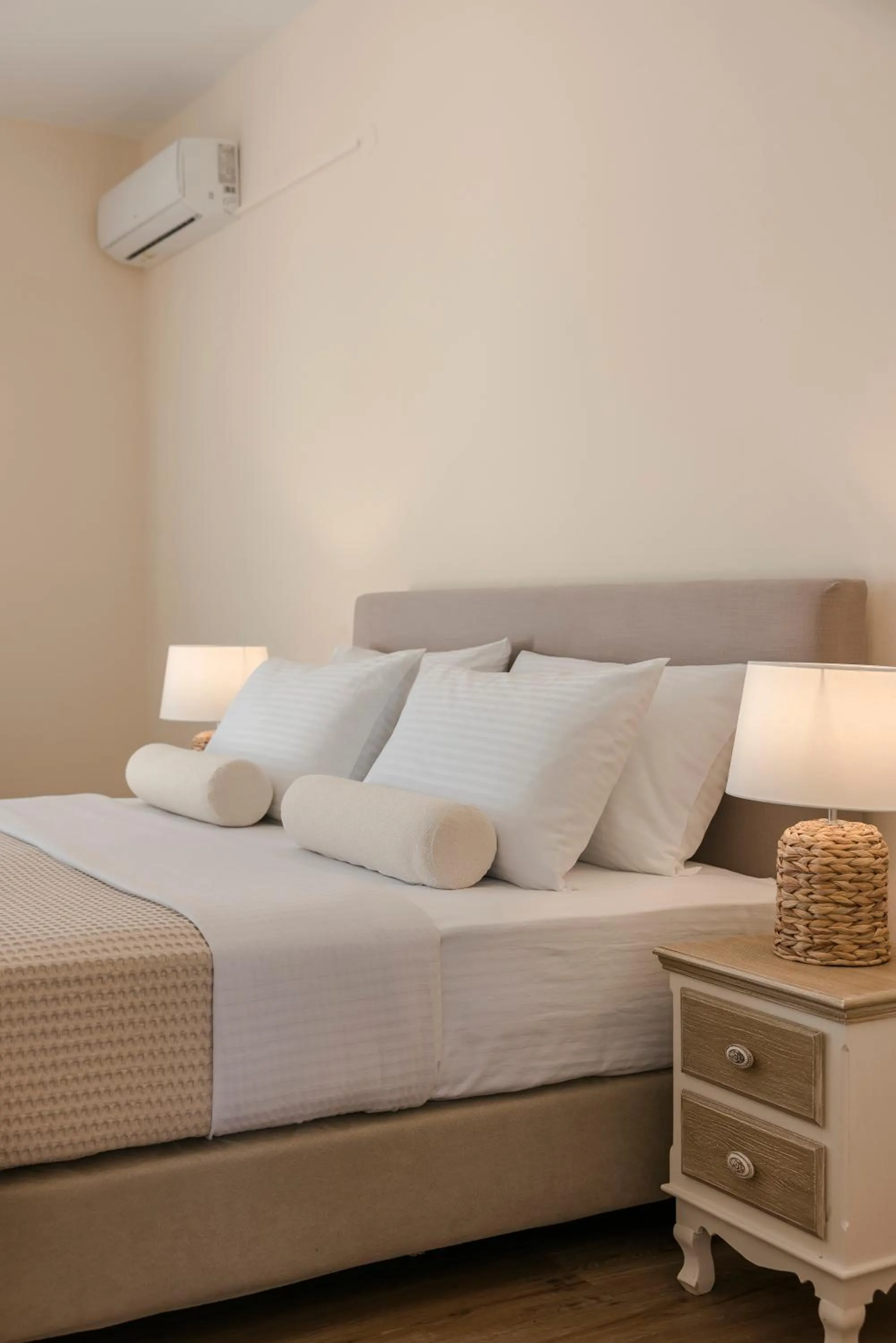 Bed in Theros Retreat