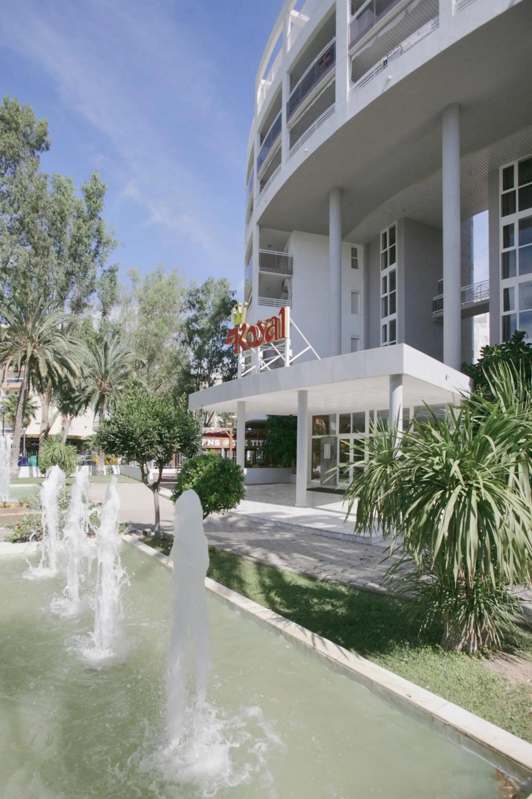 Property building in Rentalmar Royal