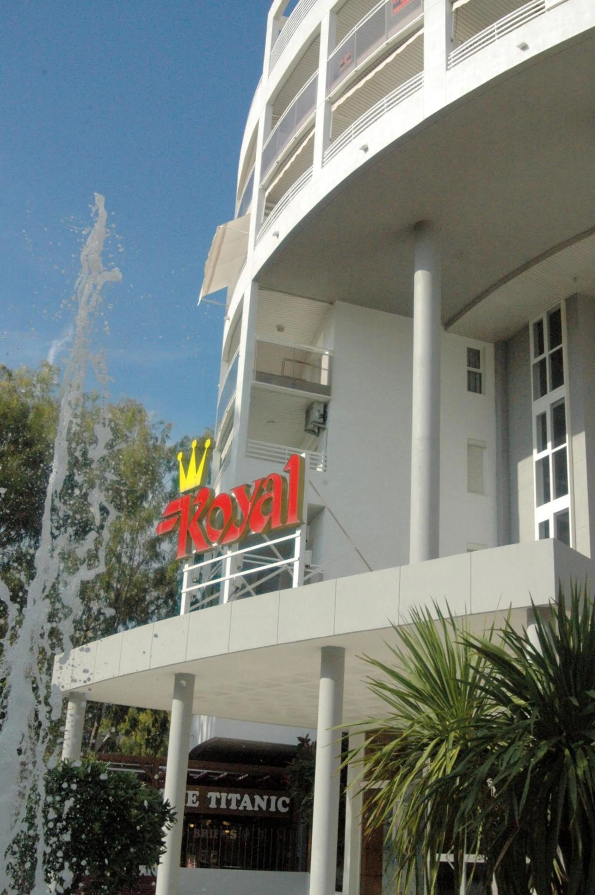 Property building in Rentalmar Royal