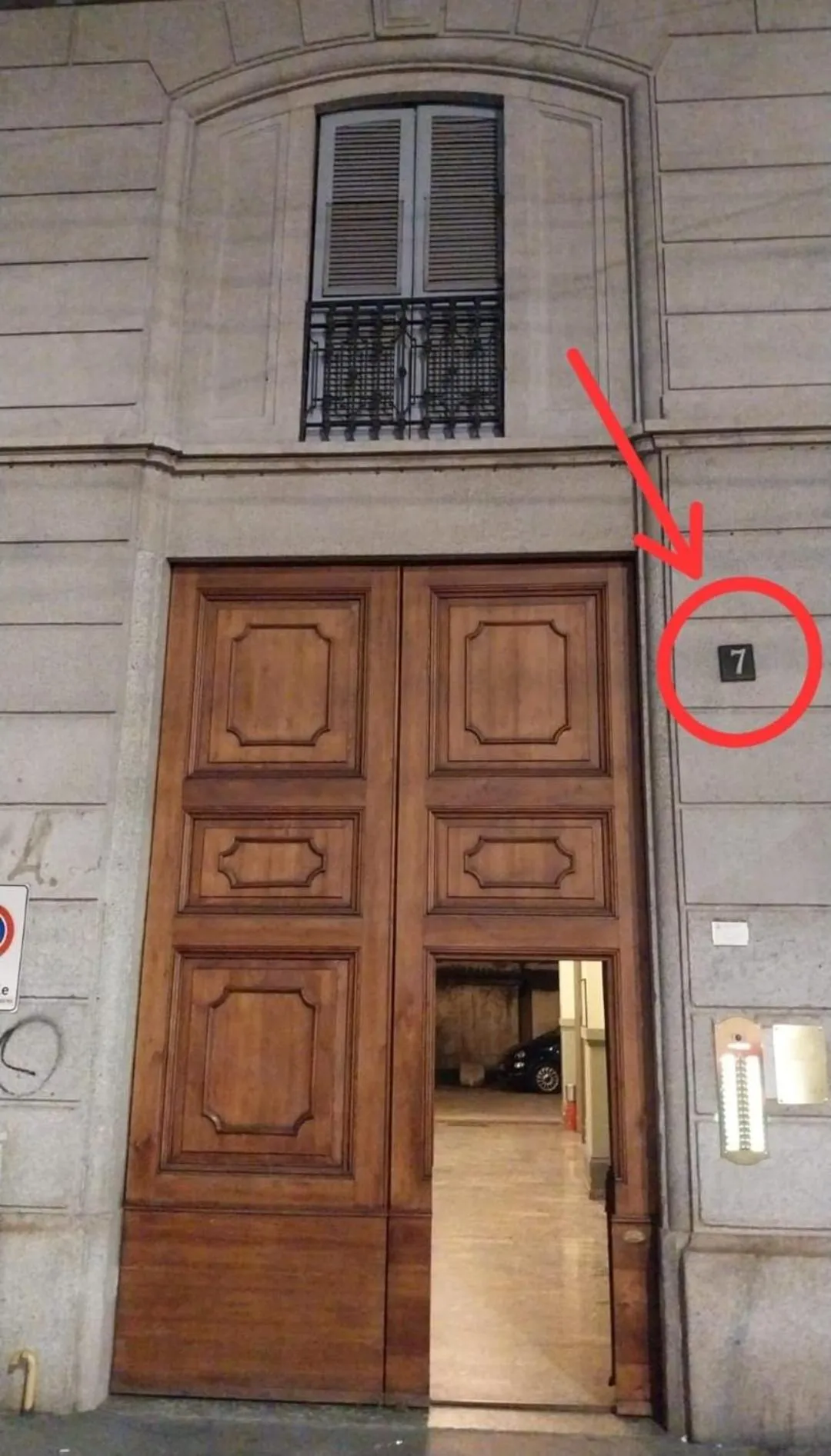 Property building in Casa Storica Piazza 5 Giornate