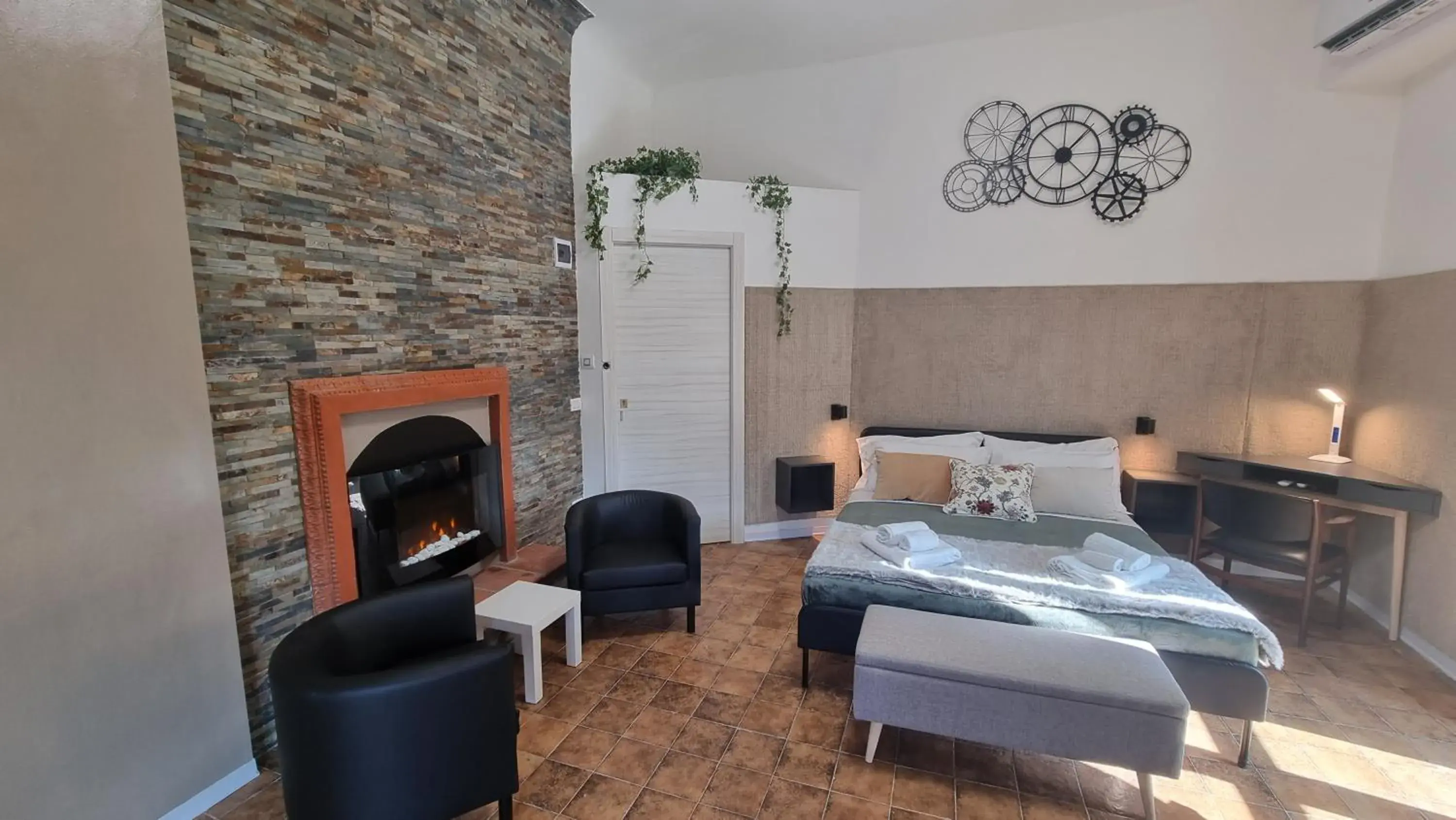 Triple Room with Private External Bathroom in Casa Storica Piazza 5 Giornate Triple Room with Private External Bathroom in Casa Storica Piazza 5 Giornate