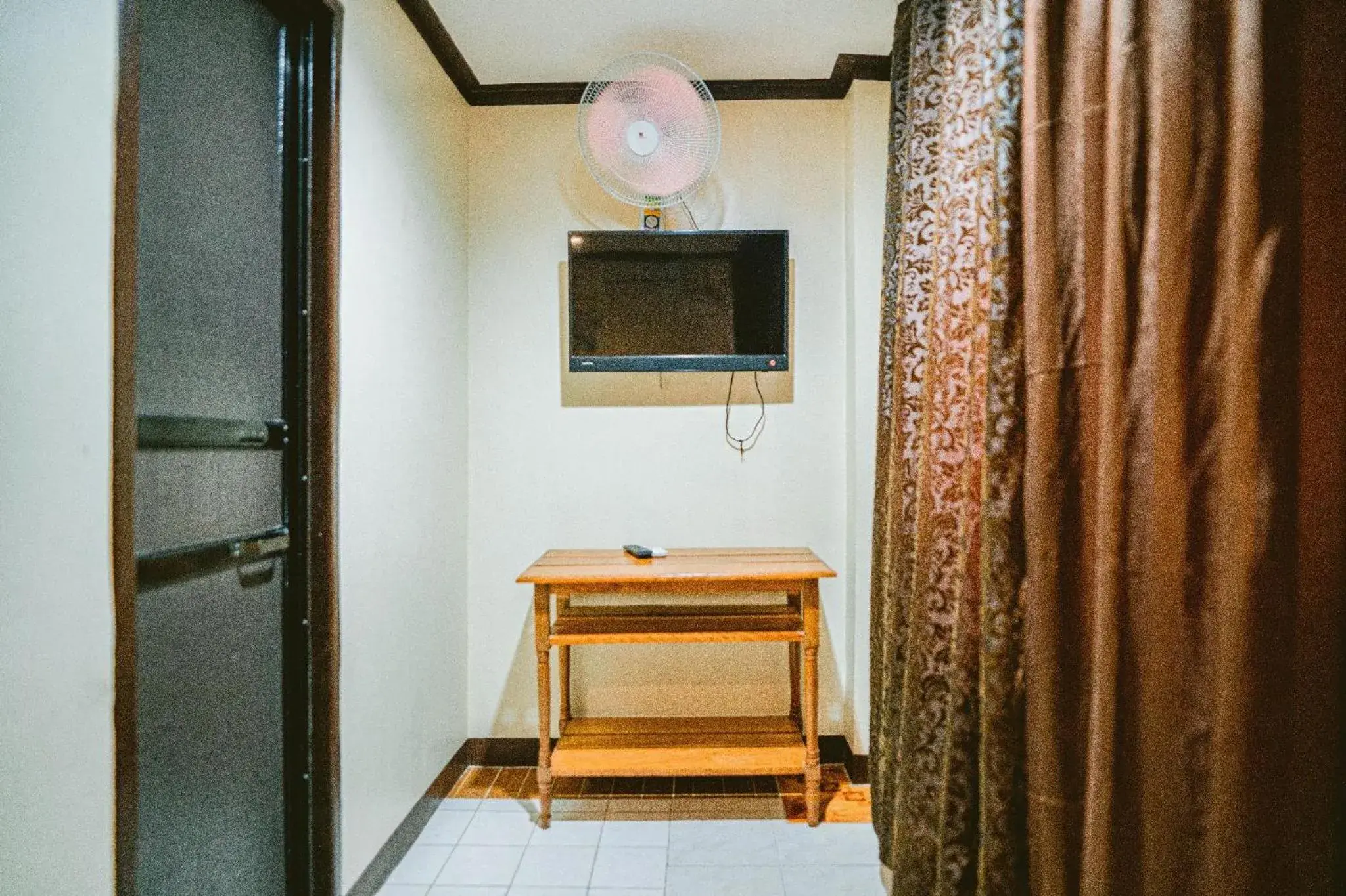 Budget Double Room in Jazmine's Place Budget Double Room in Jazmine's Place