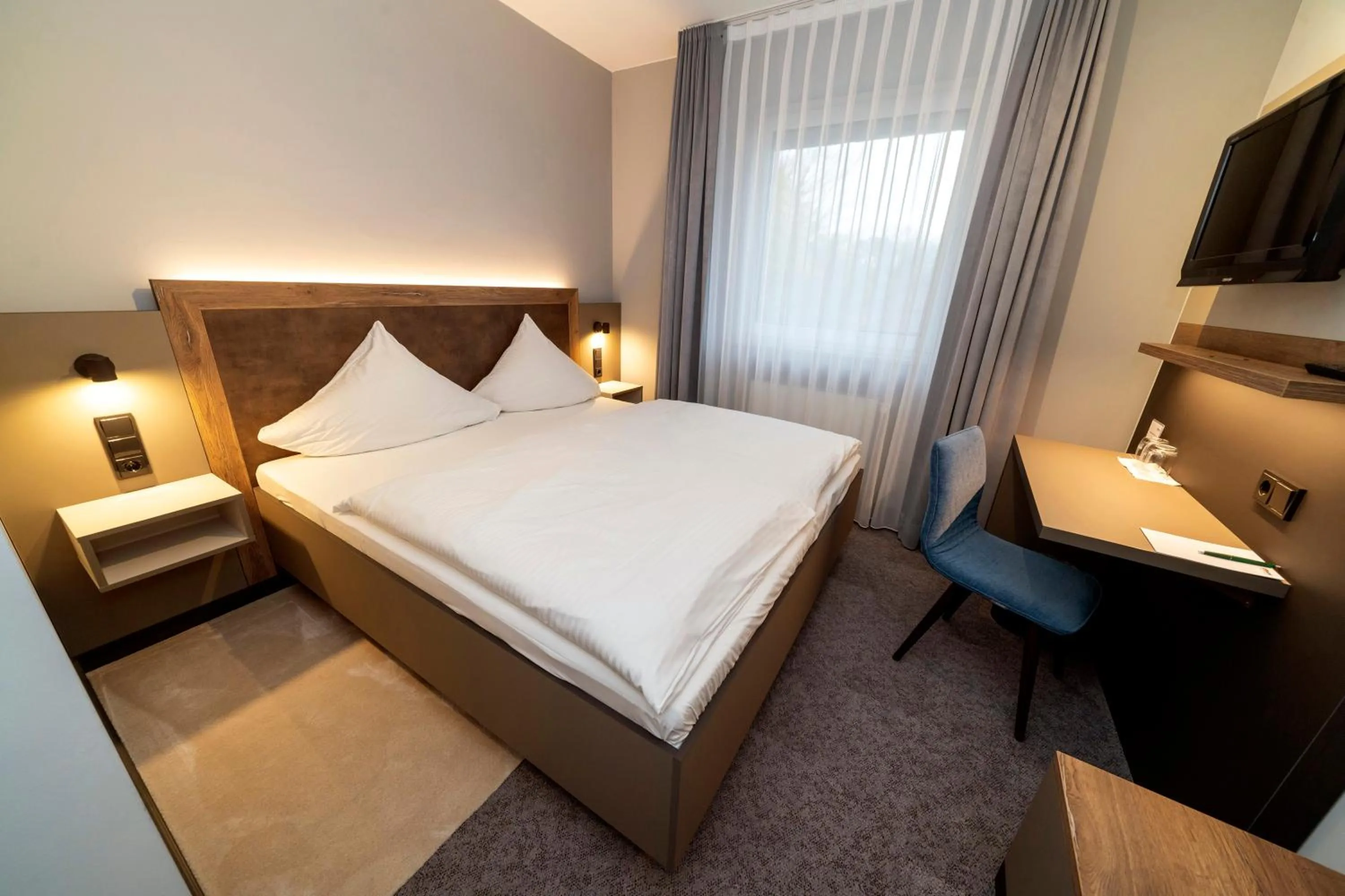 Photo of the whole room, Bed in Hotel zur Post