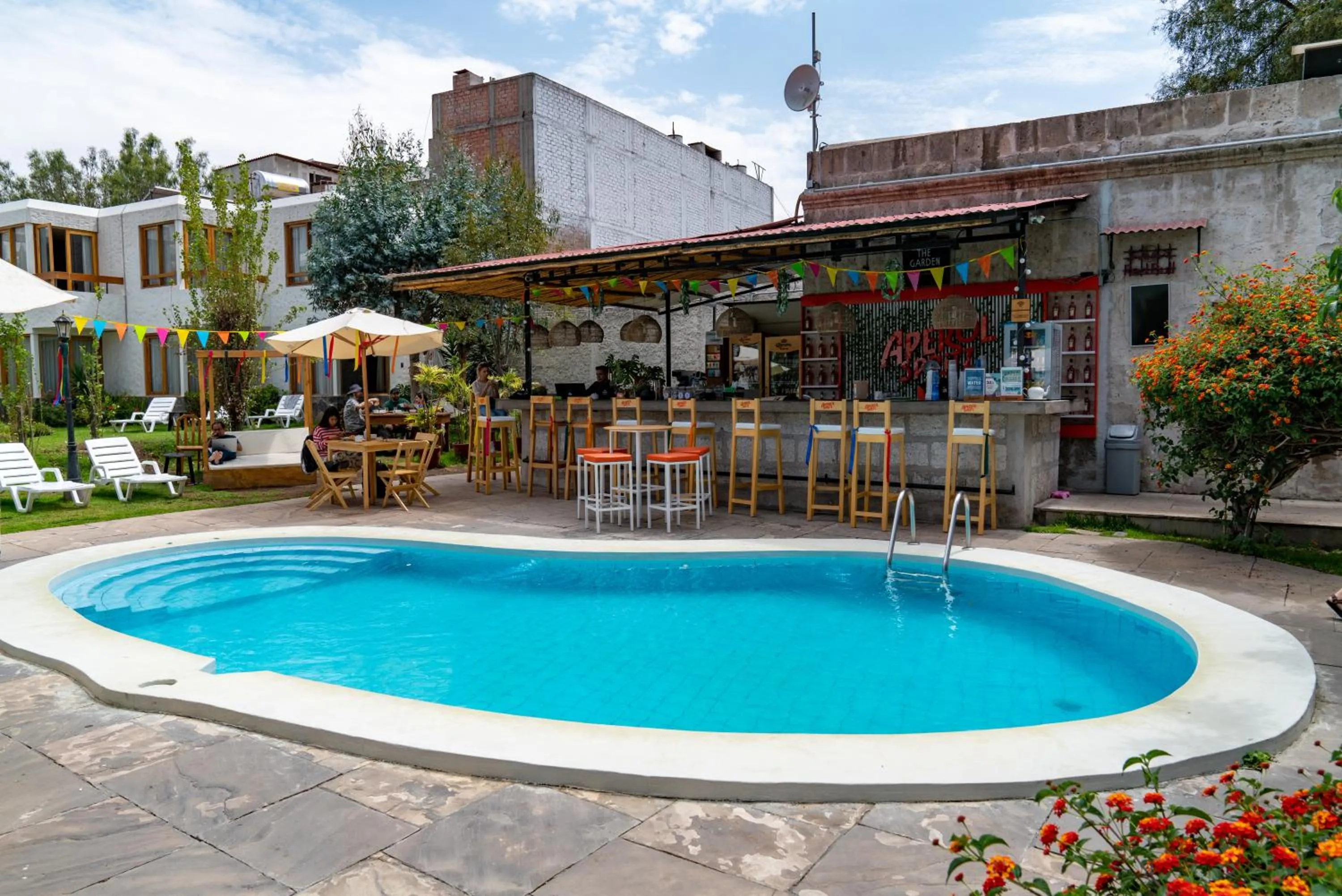 Lounge or bar, Swimming Pool in Selina Arequipa