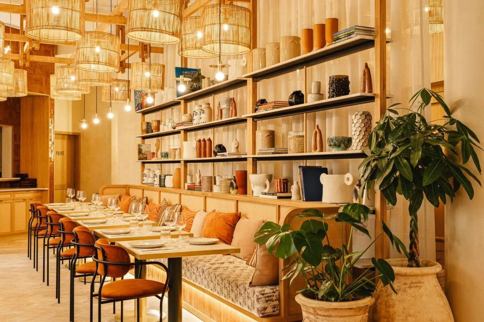 Restaurant/places to eat in Bloom House Hôtel & SPA