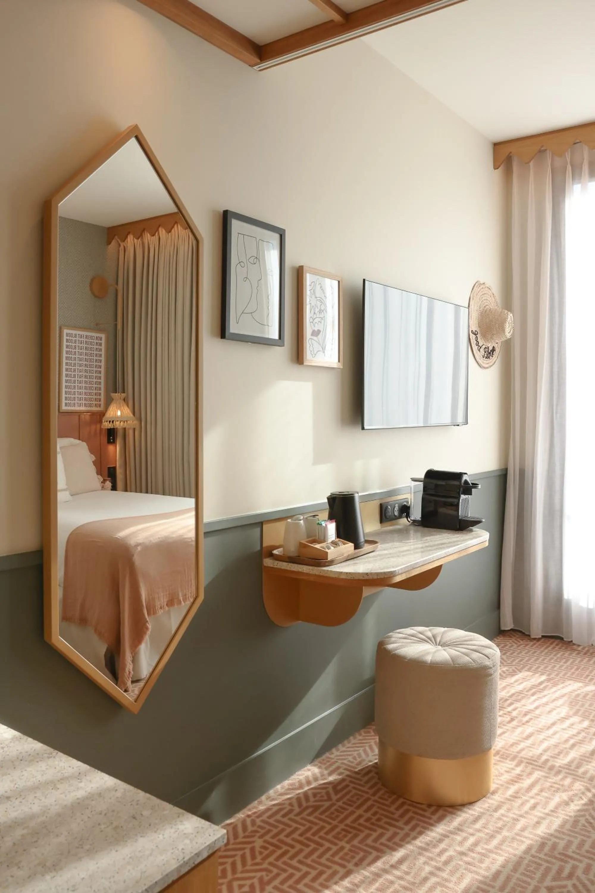 Bed in Bloom House Hôtel & SPA